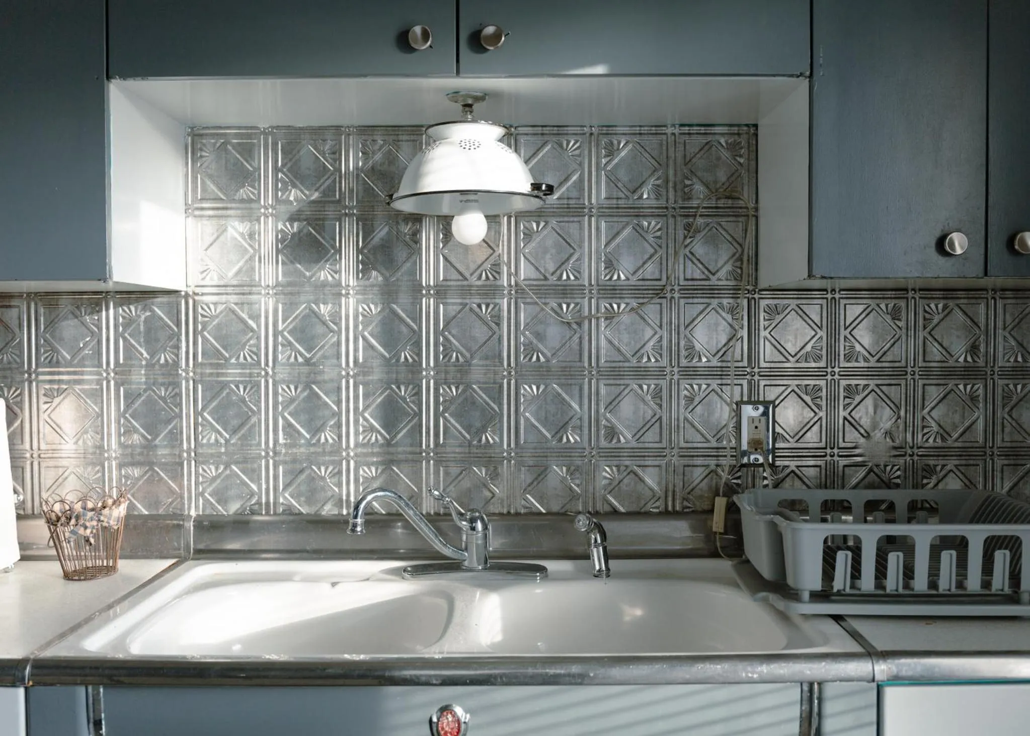 Kitchen or kitchenette in East Side Motel & Cabins