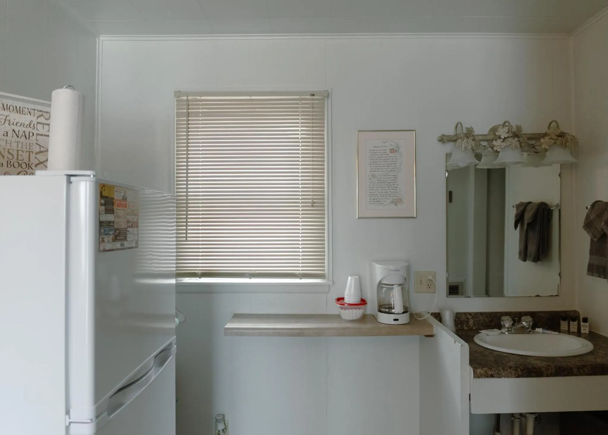Bathroom in East Side Motel & Cabins