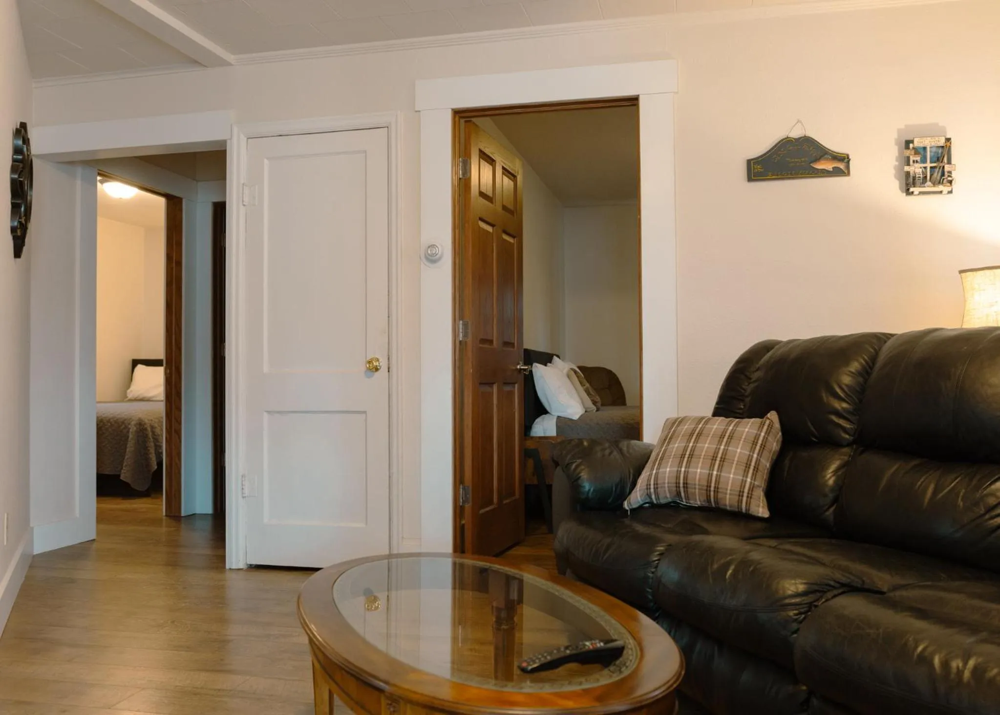 Living room in East Side Motel & Cabins