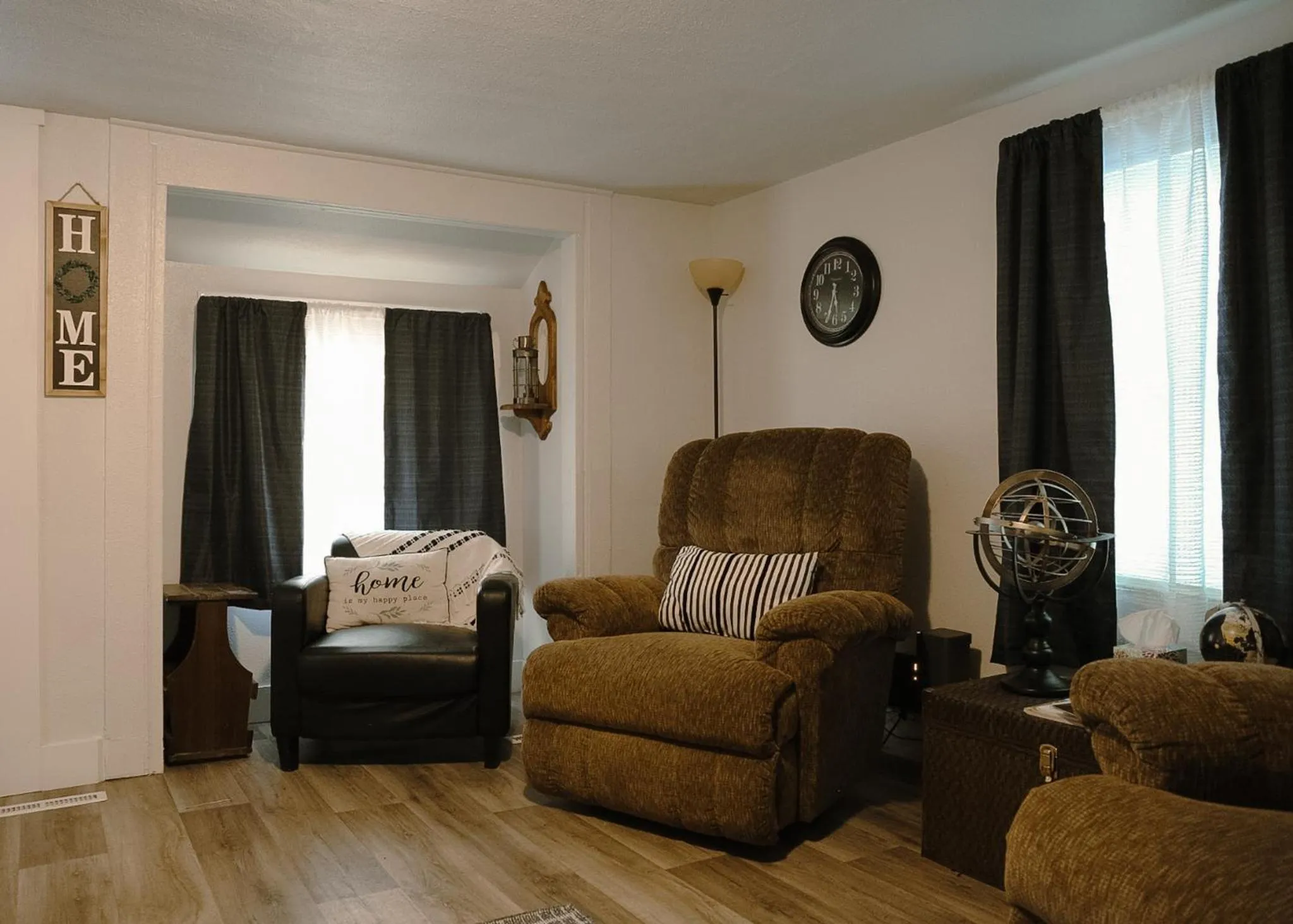 Living room in East Side Motel & Cabins
