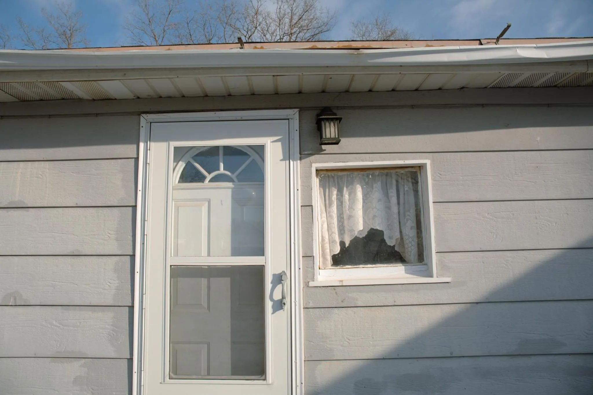 Property building in East Side Motel & Cabins