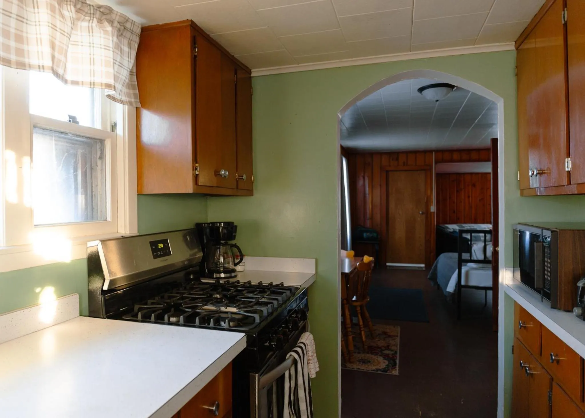 Coffee/tea facilities in East Side Motel & Cabins