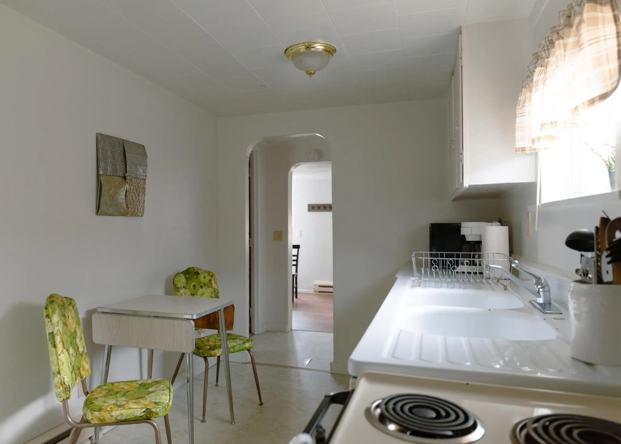 Coffee/tea facilities in East Side Motel & Cabins