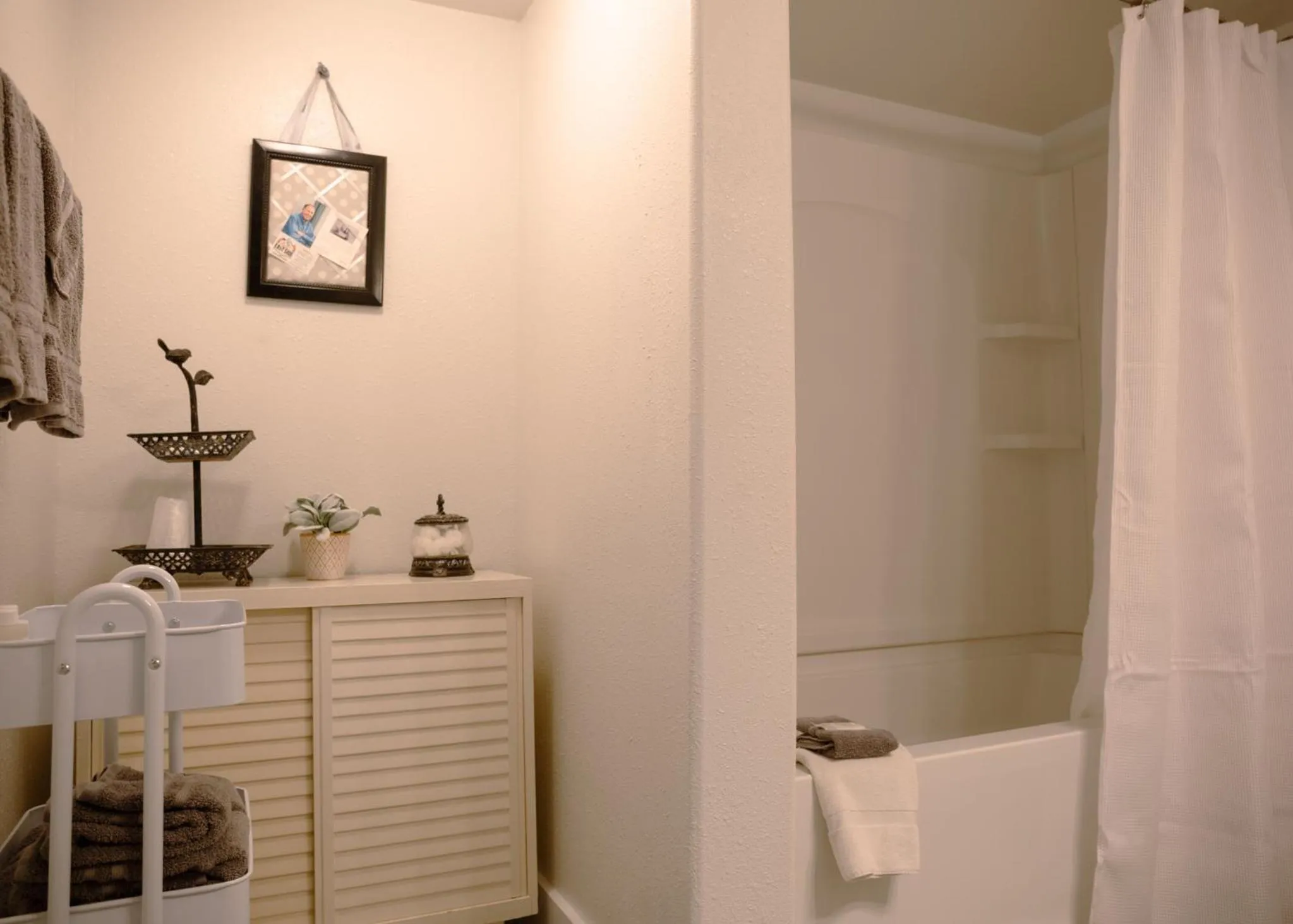 Shower in East Side Motel & Cabins