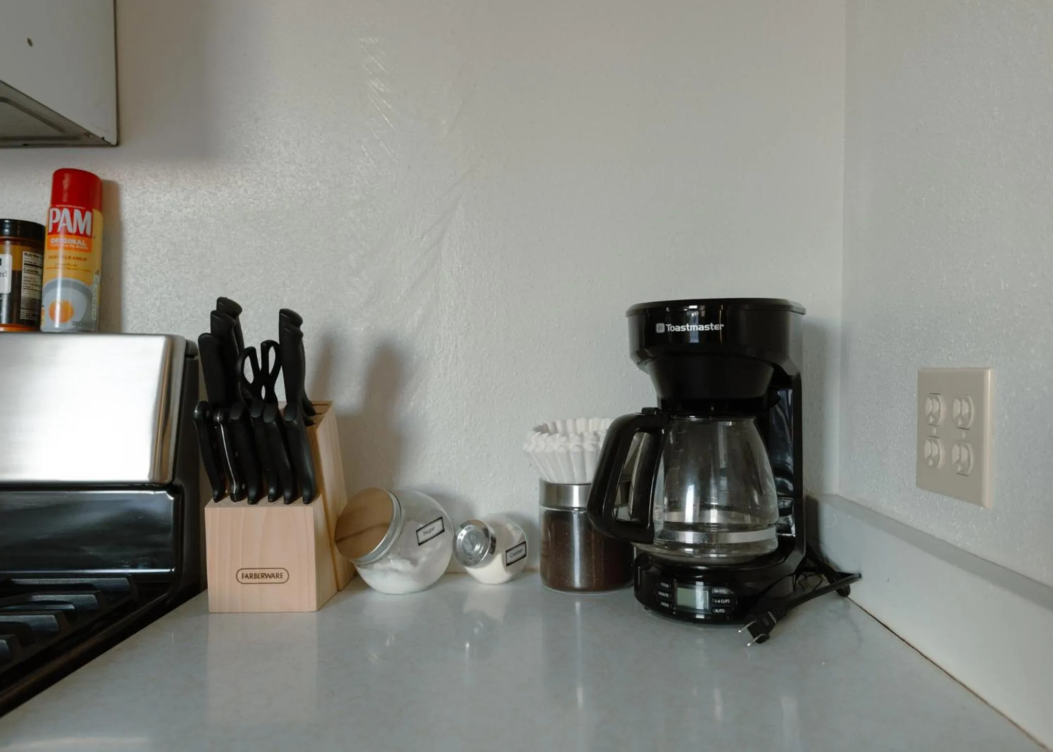 Coffee/tea facilities in East Side Motel & Cabins