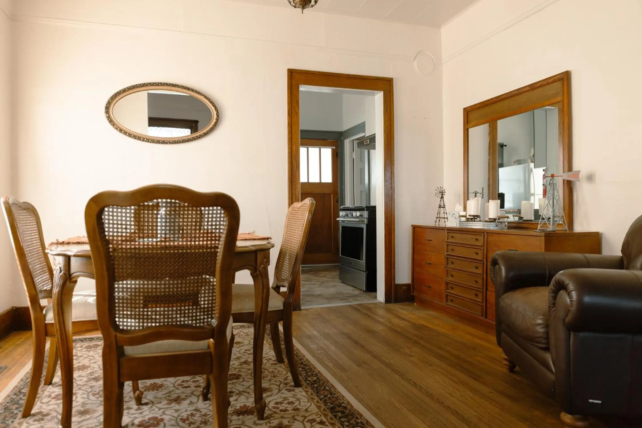 Dining area in East Side Motel & Cabins