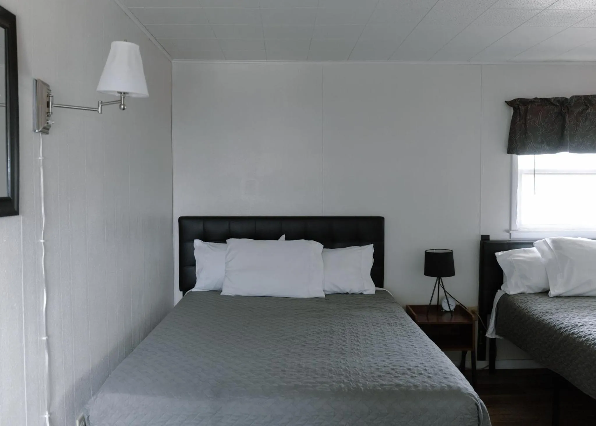 Bed in East Side Motel & Cabins