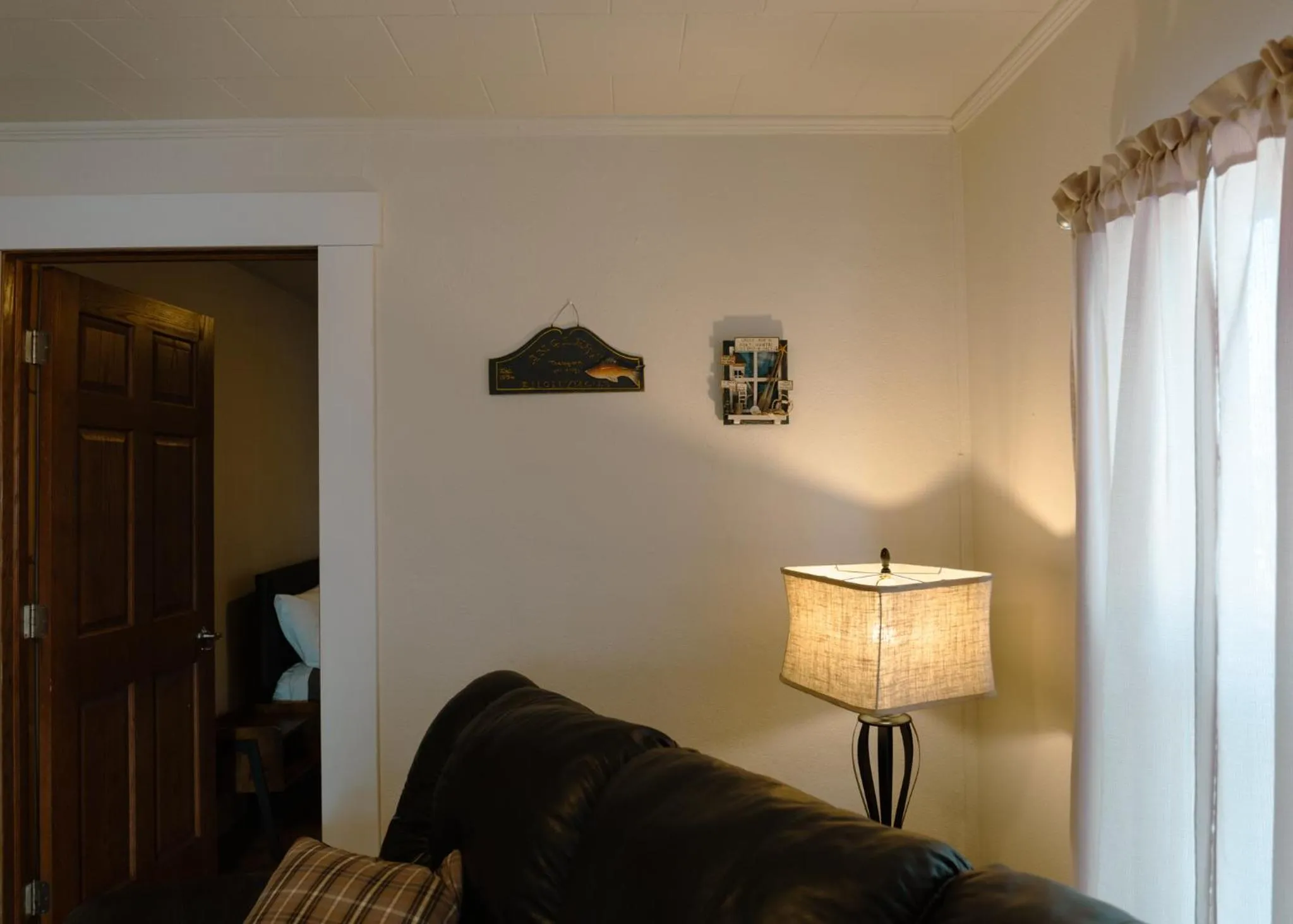 Living room in East Side Motel & Cabins