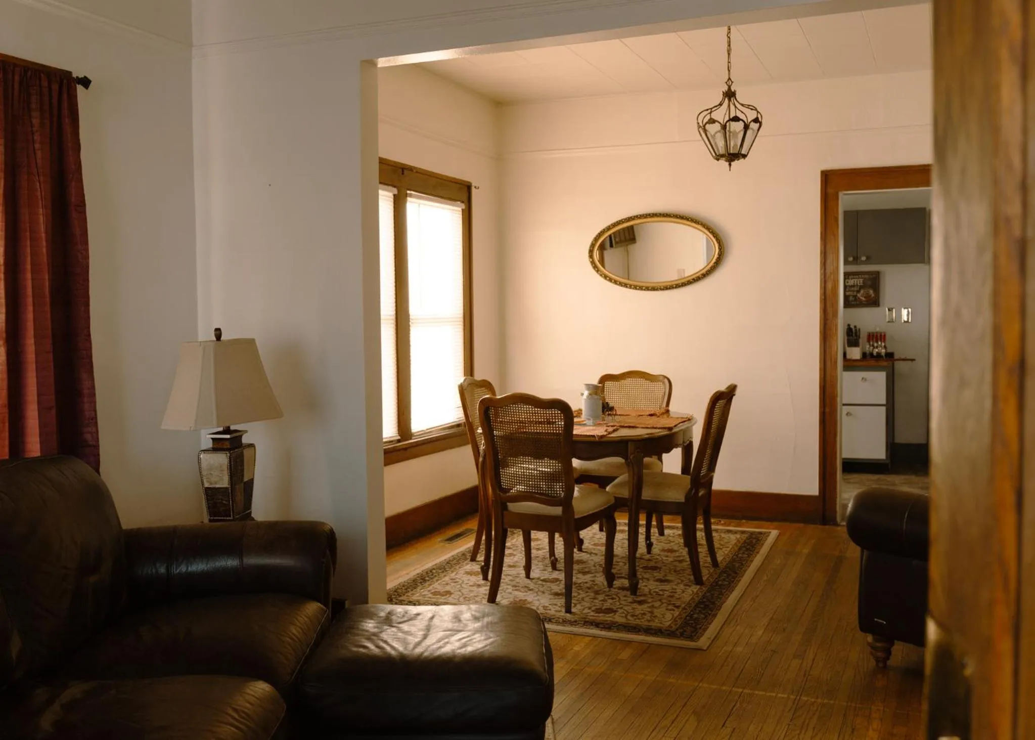 Living room in East Side Motel & Cabins