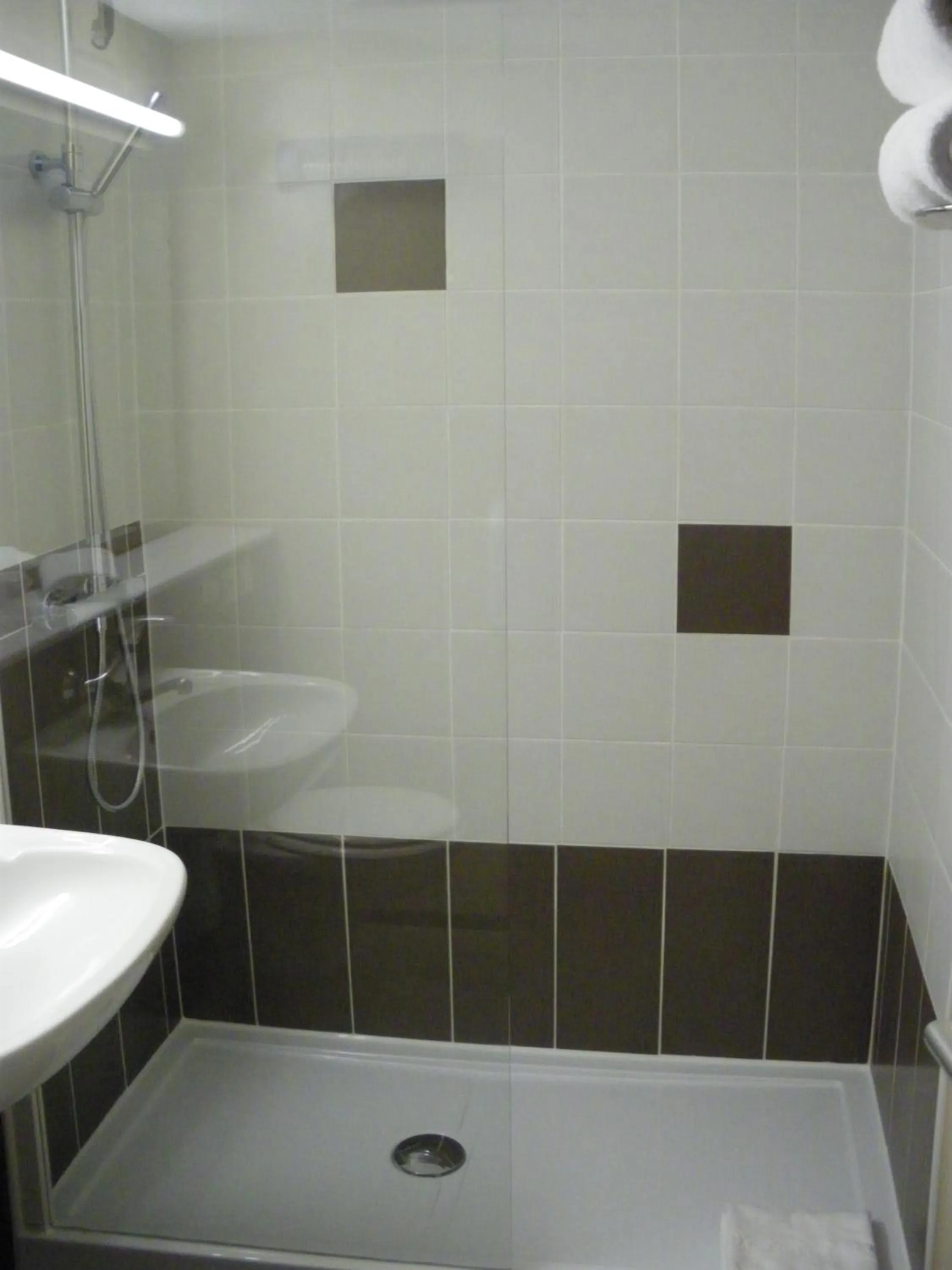 Shower in Initial by balladins Dieppe