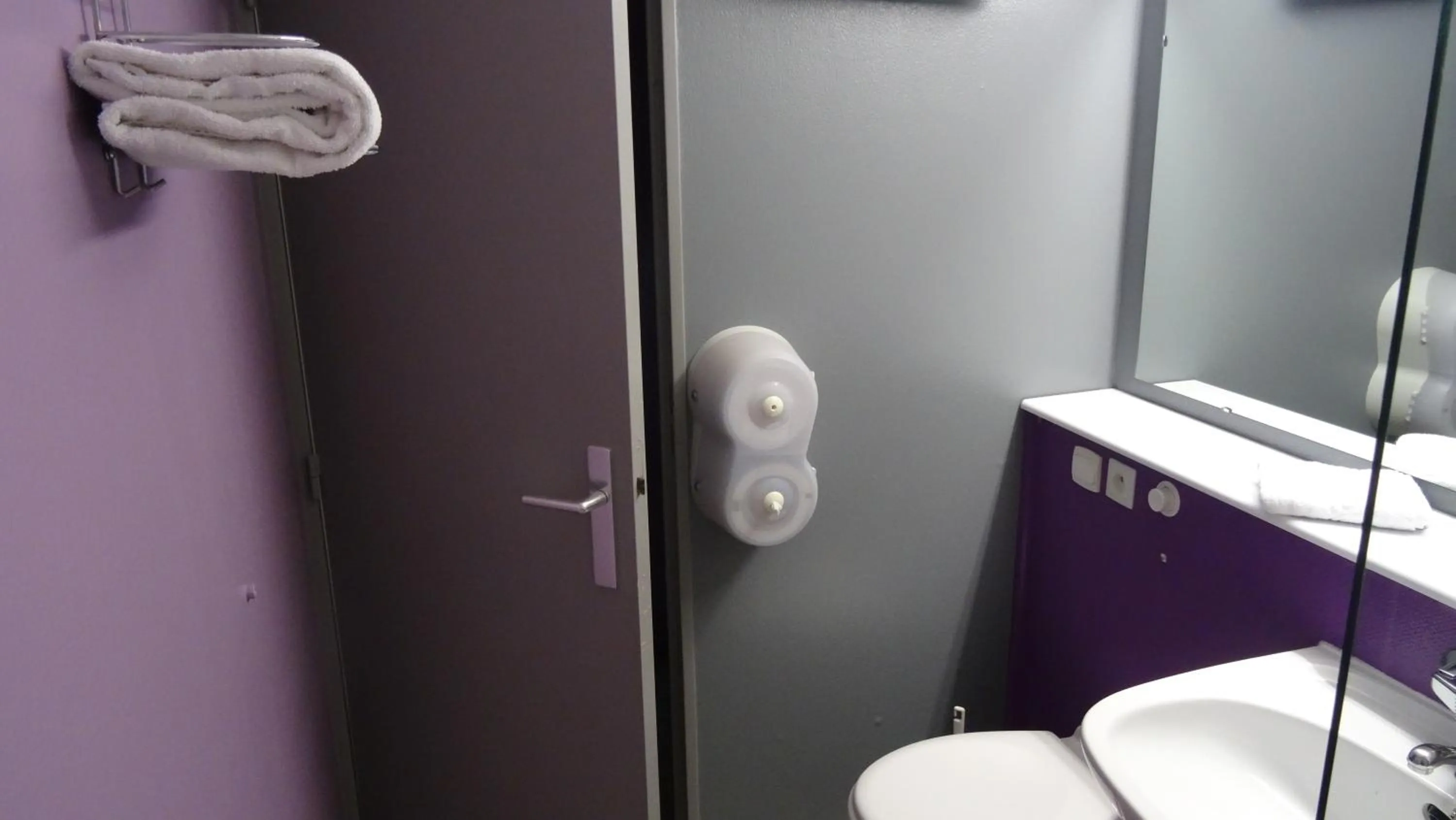 Shower in Initial by balladins Dieppe