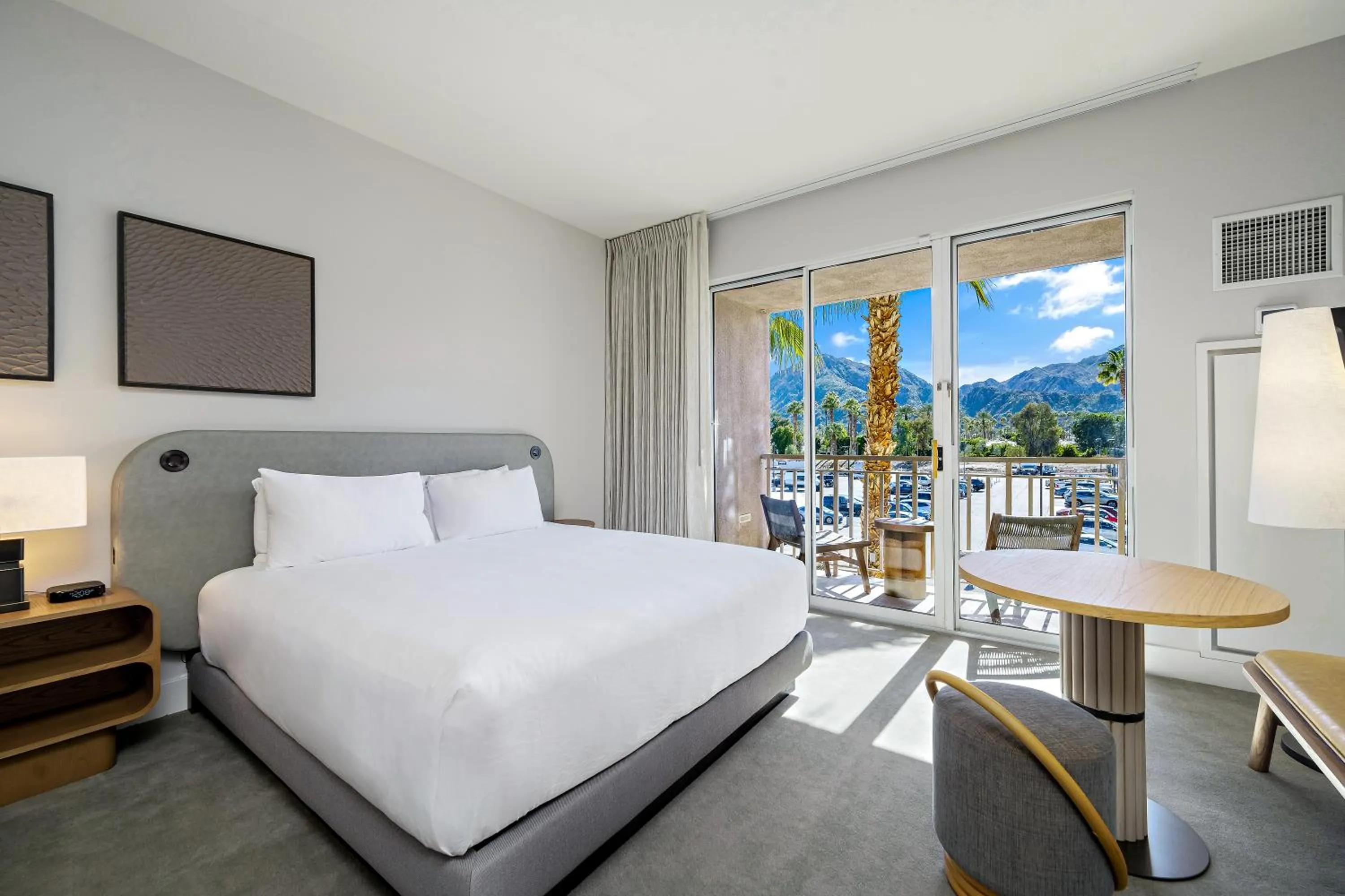 Bed in Grand Hyatt Indian Wells Resort & Villas