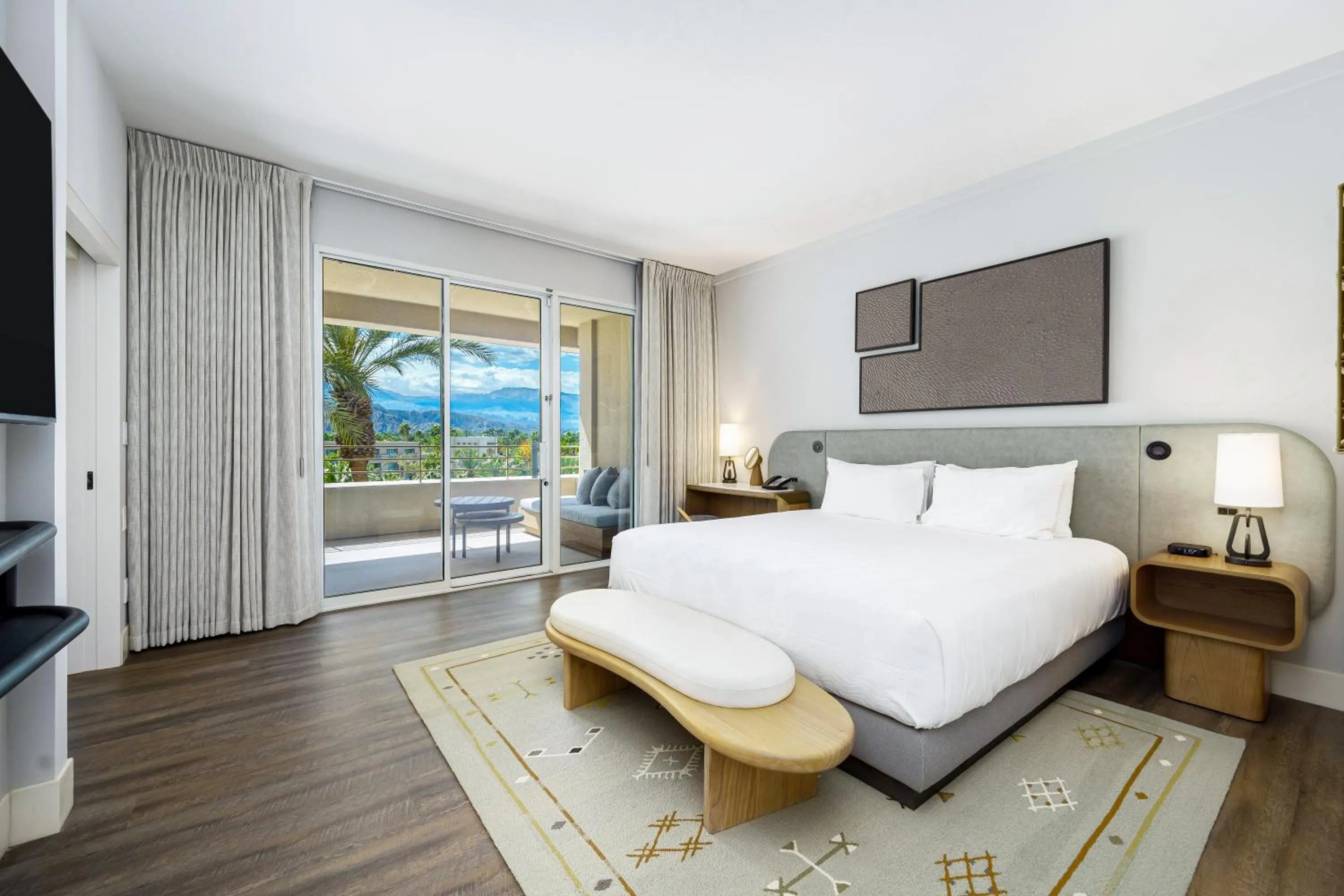 Bed in Grand Hyatt Indian Wells Resort & Villas