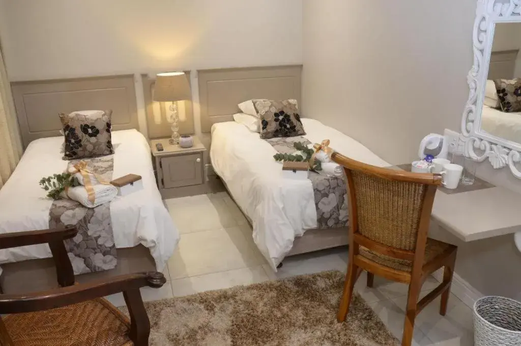 Standard Twin Room - single occupancy in College Lodge Standard Twin Room - single occupancy in College Lodge