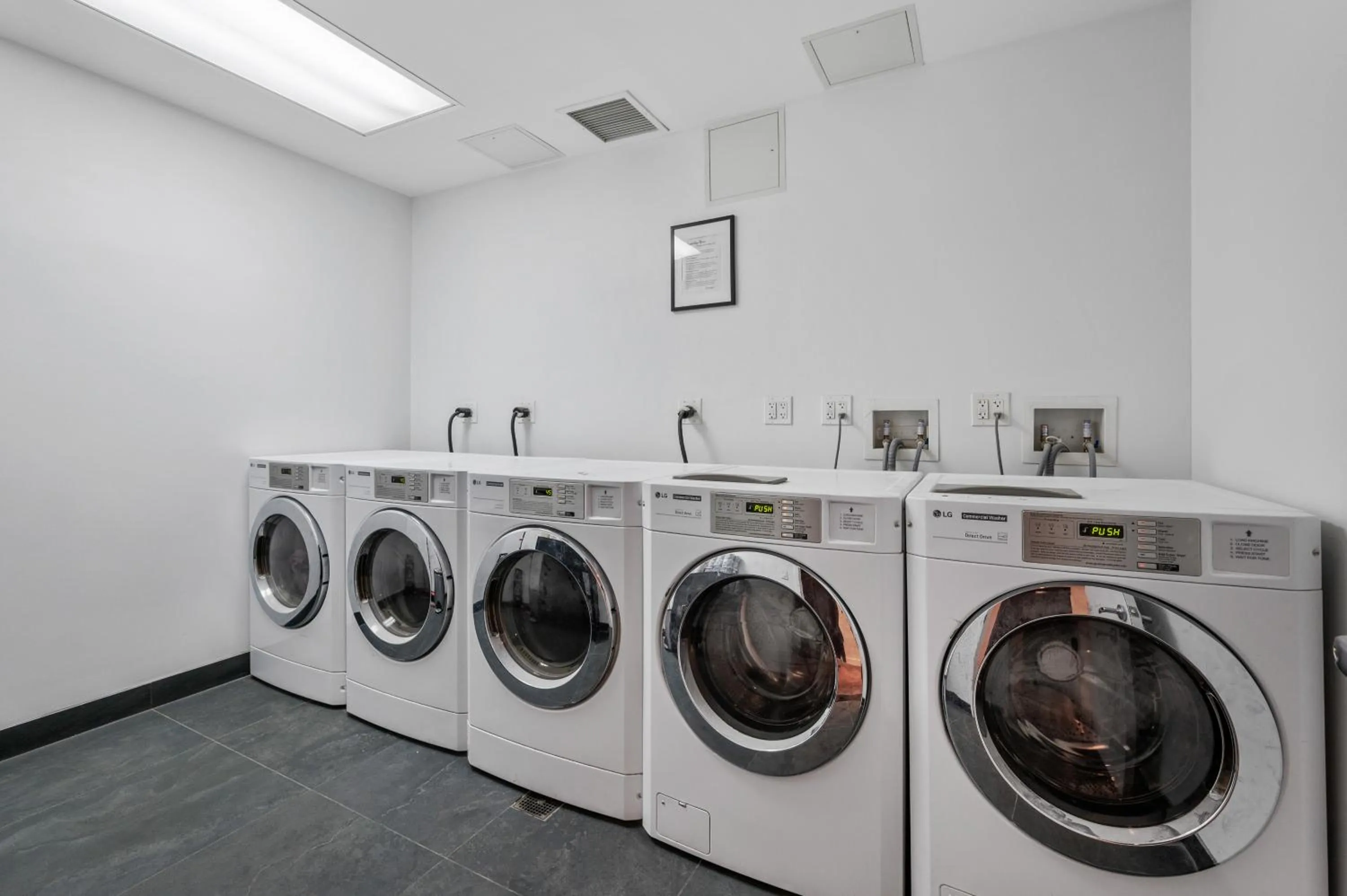 Property building in Sonder City Hall Park