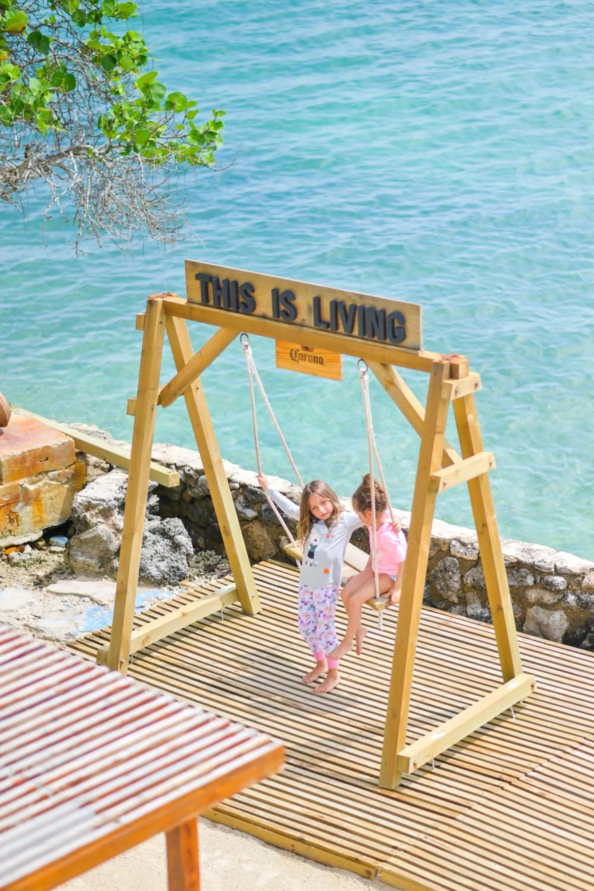 People in Hotel Isla Del Pirata