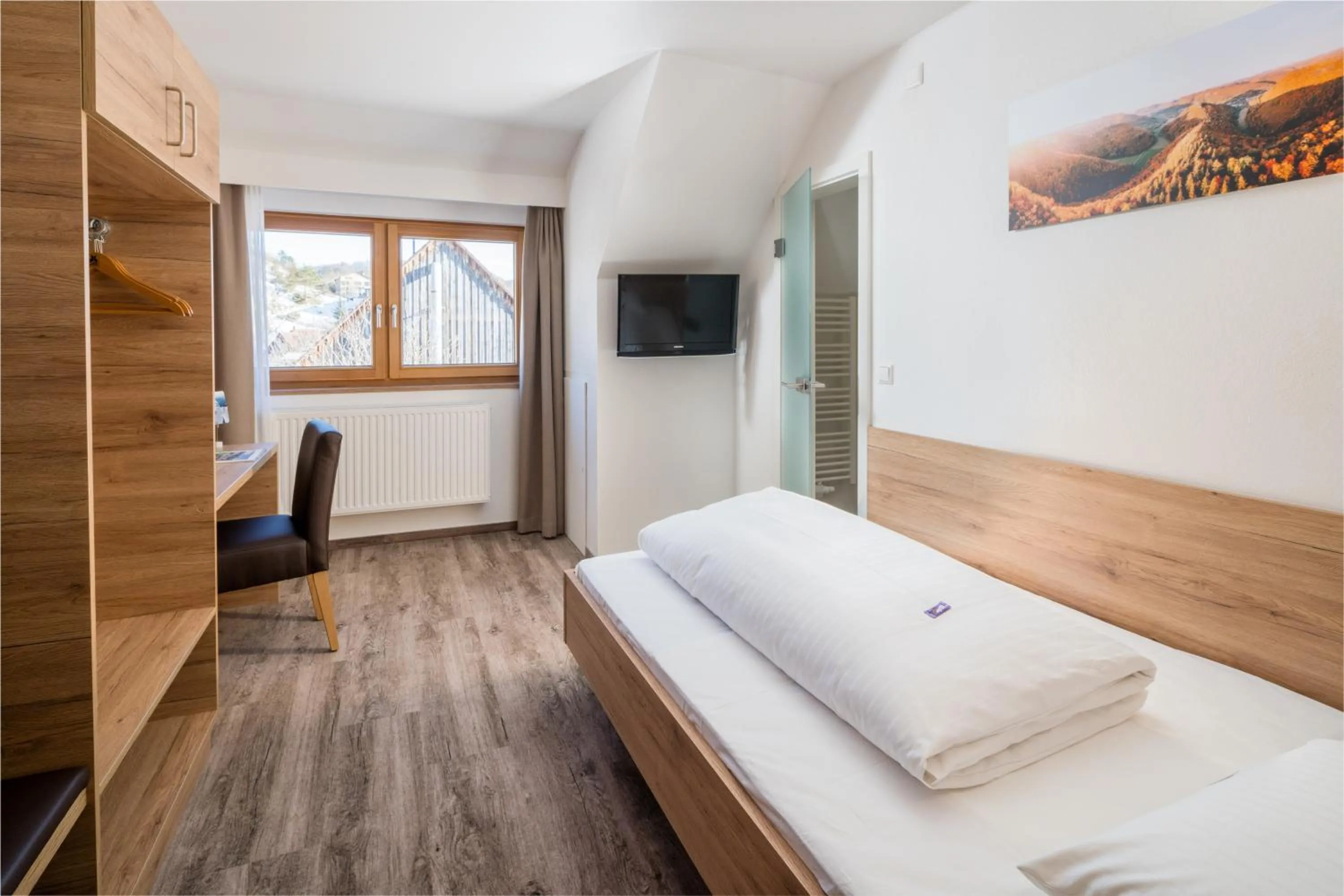 Bed in Flair Hotel Gasthof zum Hirsch