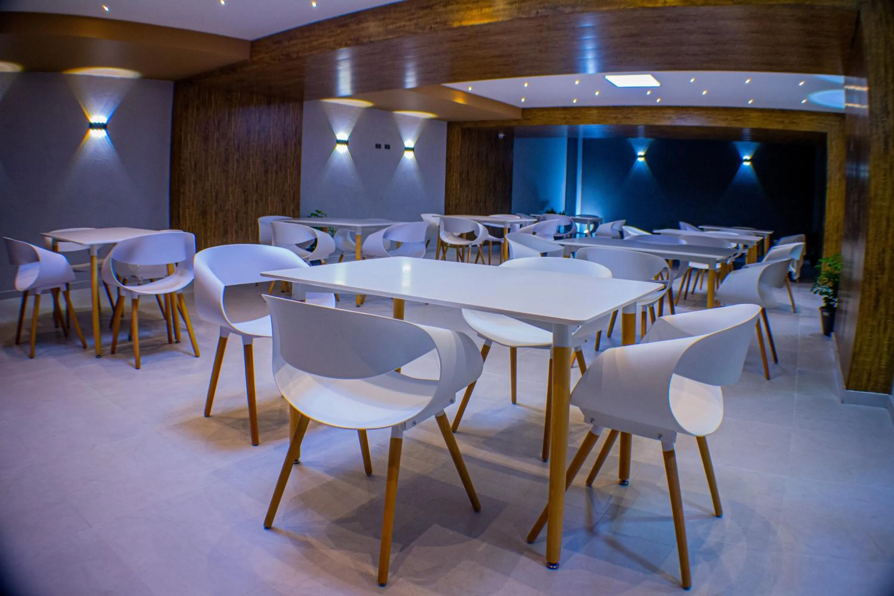 Restaurant/places to eat in Harmony Hotel