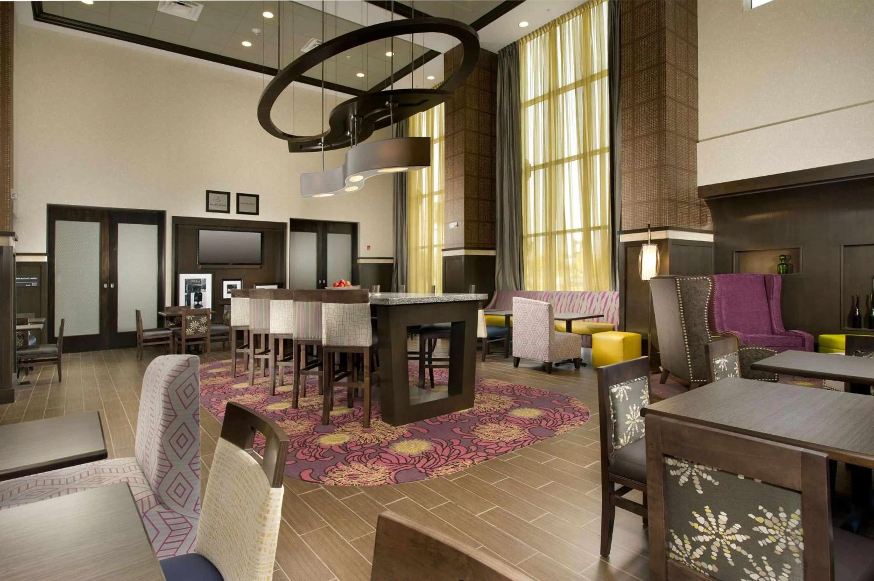 Dining area in Hampton Inn & Suites - Buffalo Airport