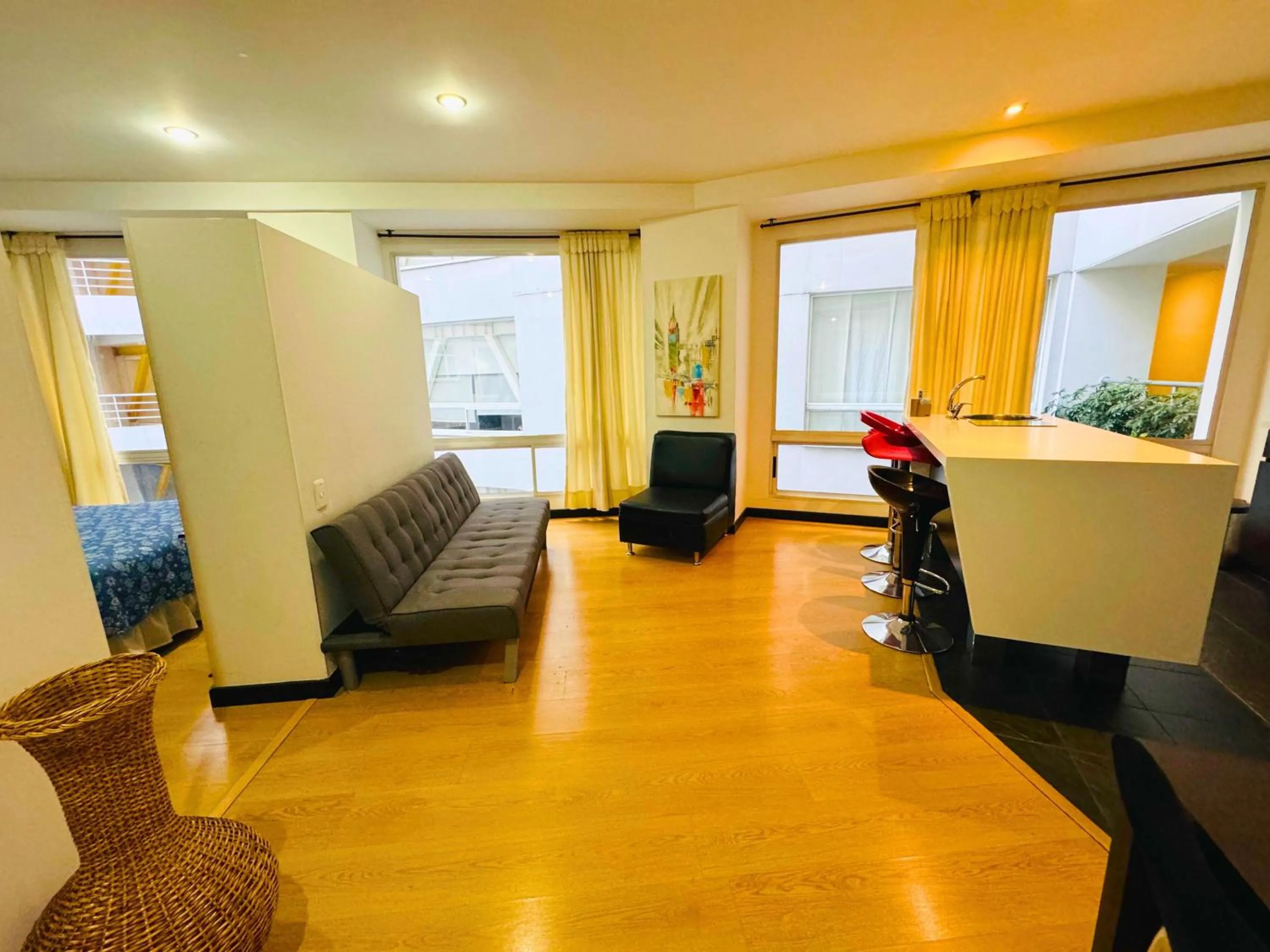 Living room in Aparta Suite Continental Bogotá