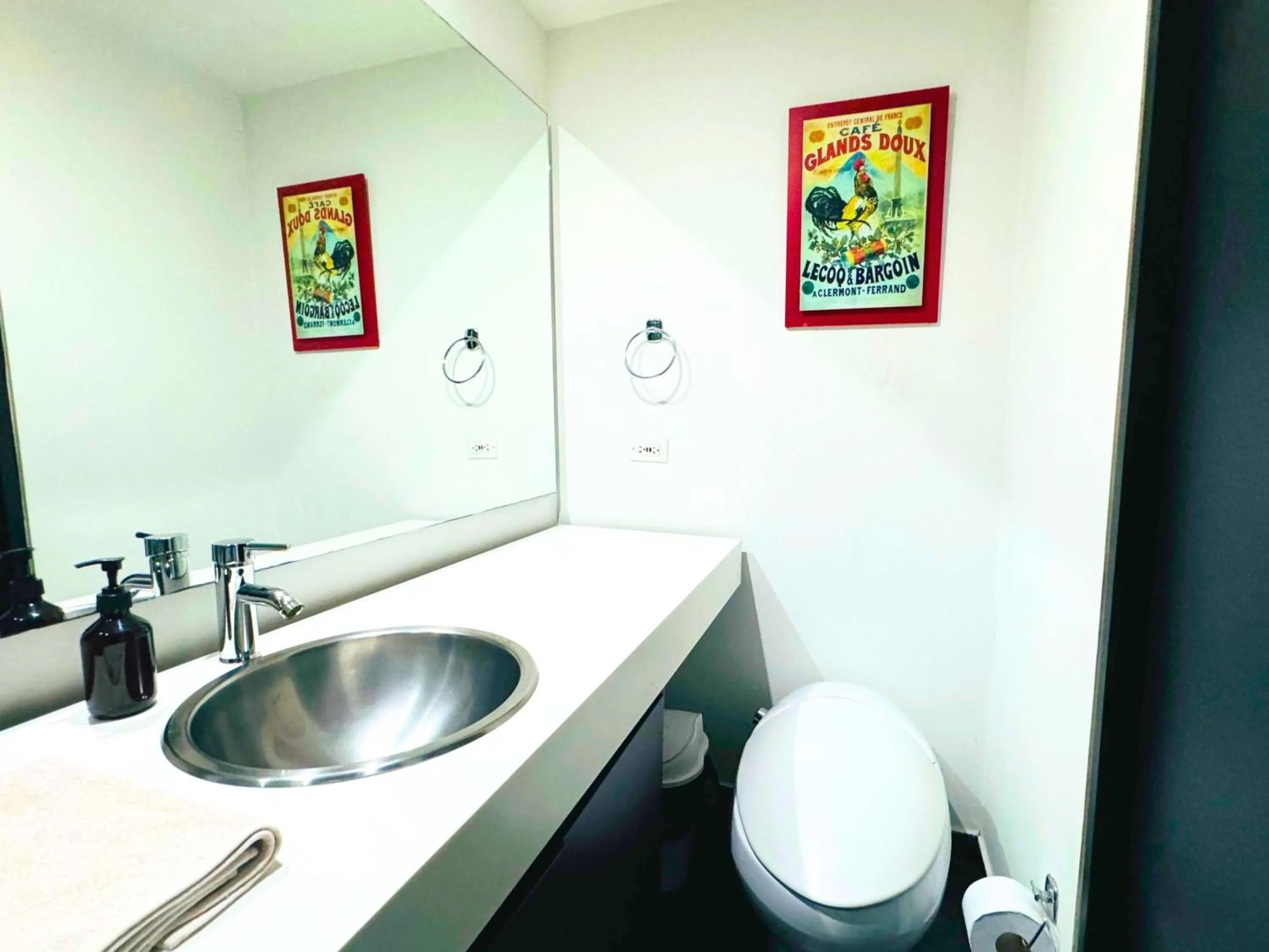 Toilet in Aparta Suite Continental Bogotá