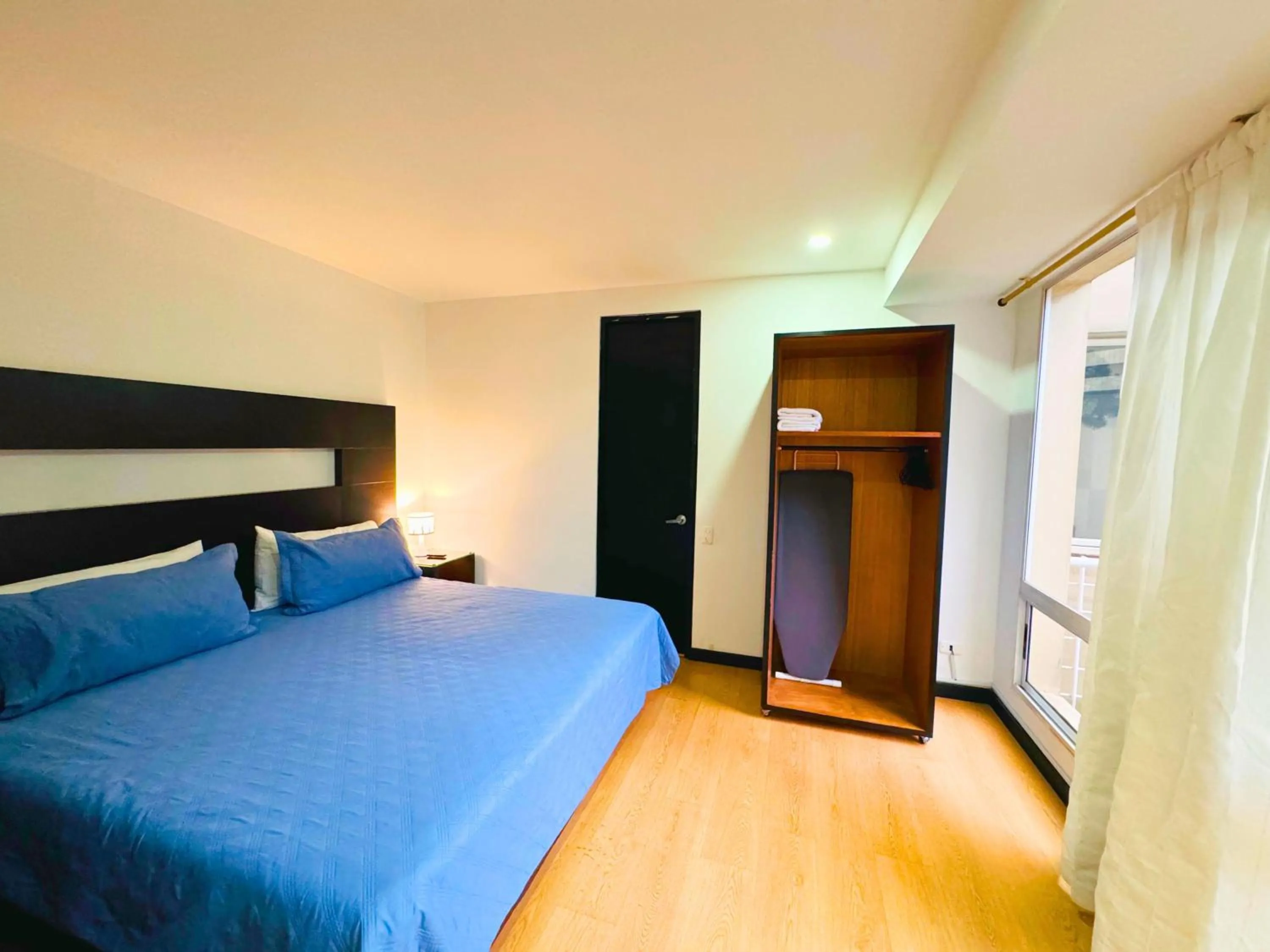 Photo of the whole room, Bed in Aparta Suite Continental Bogotá