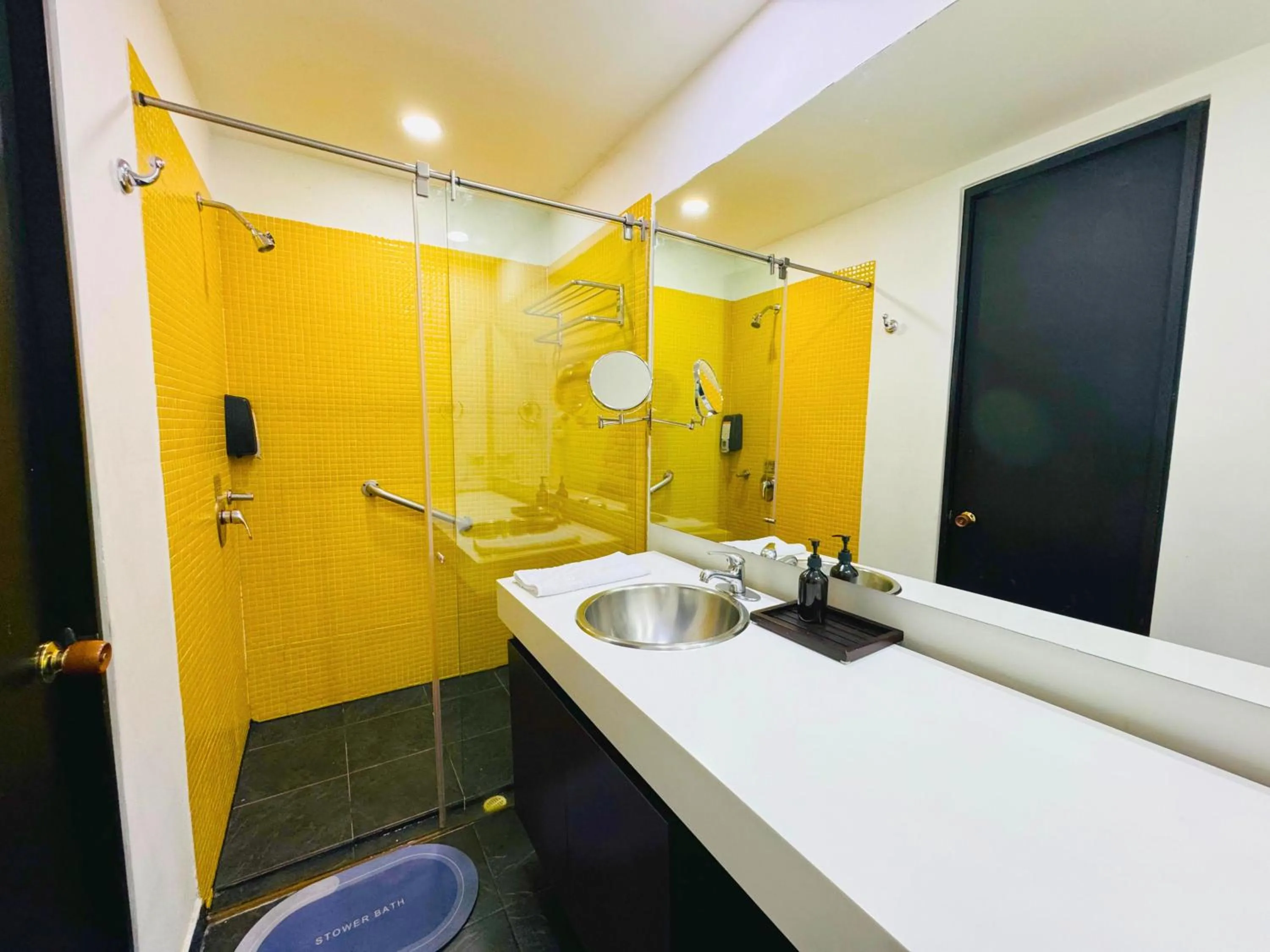 Shower in Aparta Suite Continental Bogotá