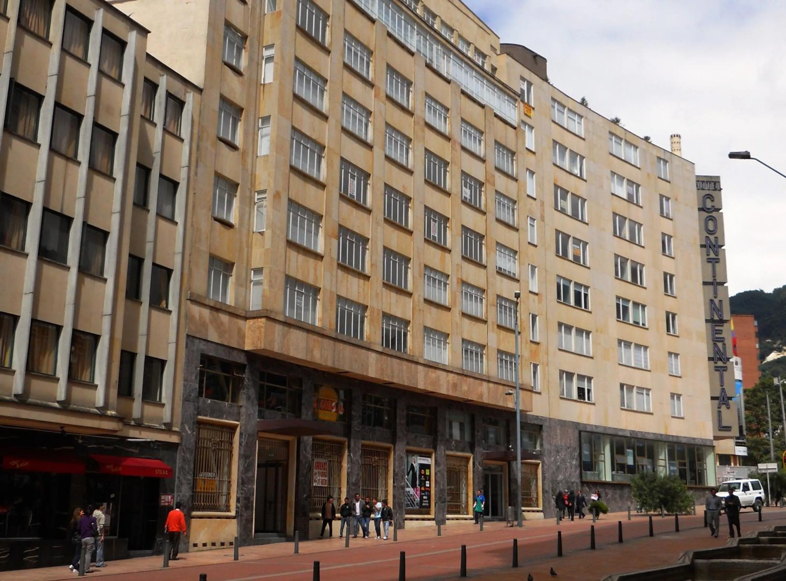 Facade/entrance in Aparta Suite Continental Bogotá