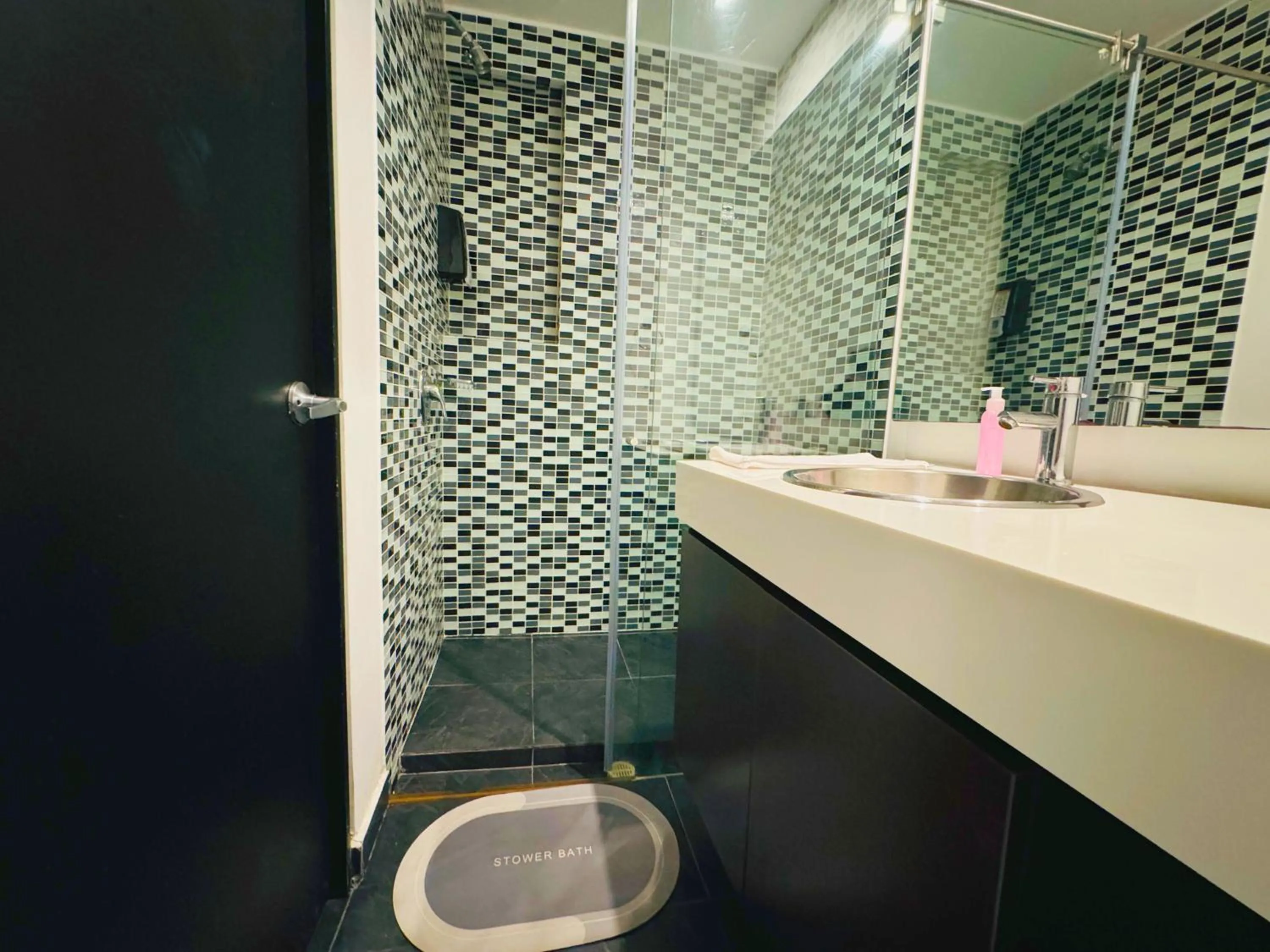 Shower in Aparta Suite Continental Bogotá