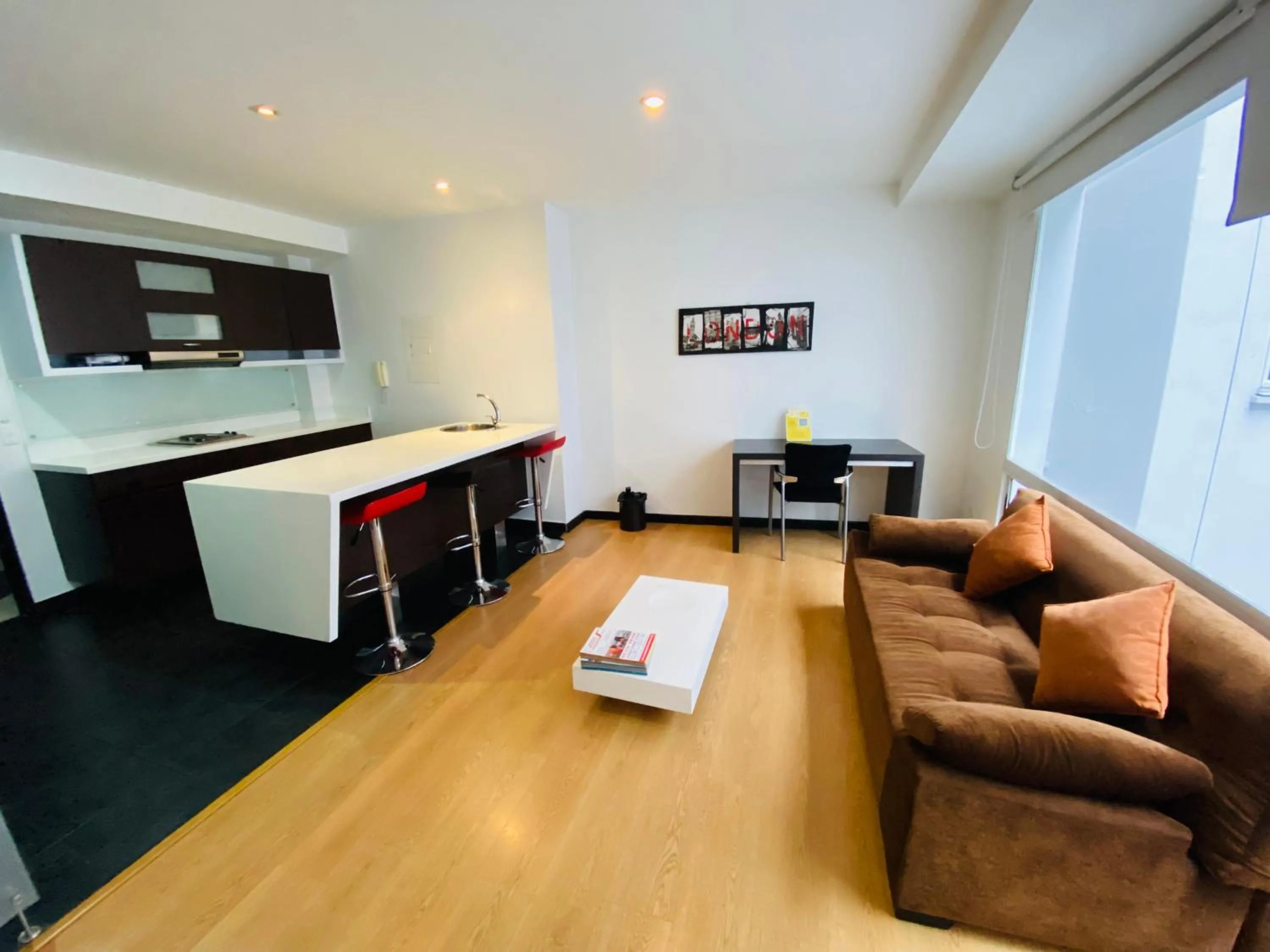 Kitchen or kitchenette in Aparta Suite Continental Bogotá