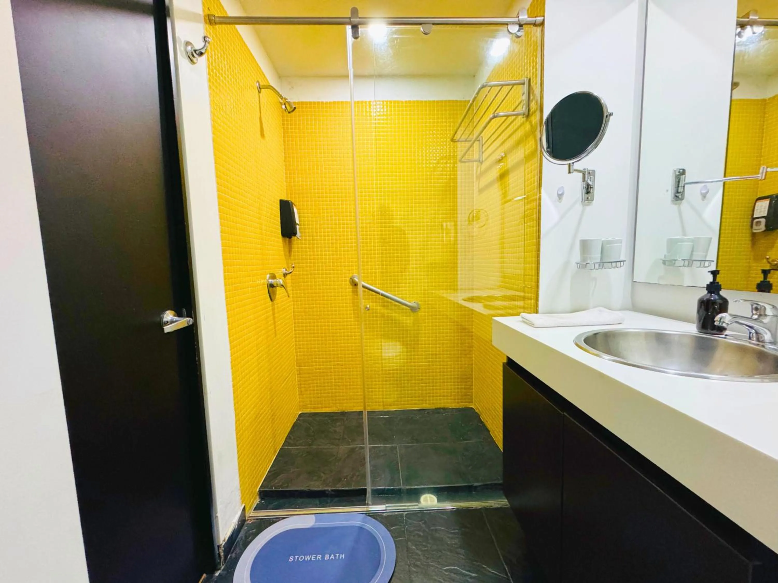 Shower in Aparta Suite Continental Bogotá