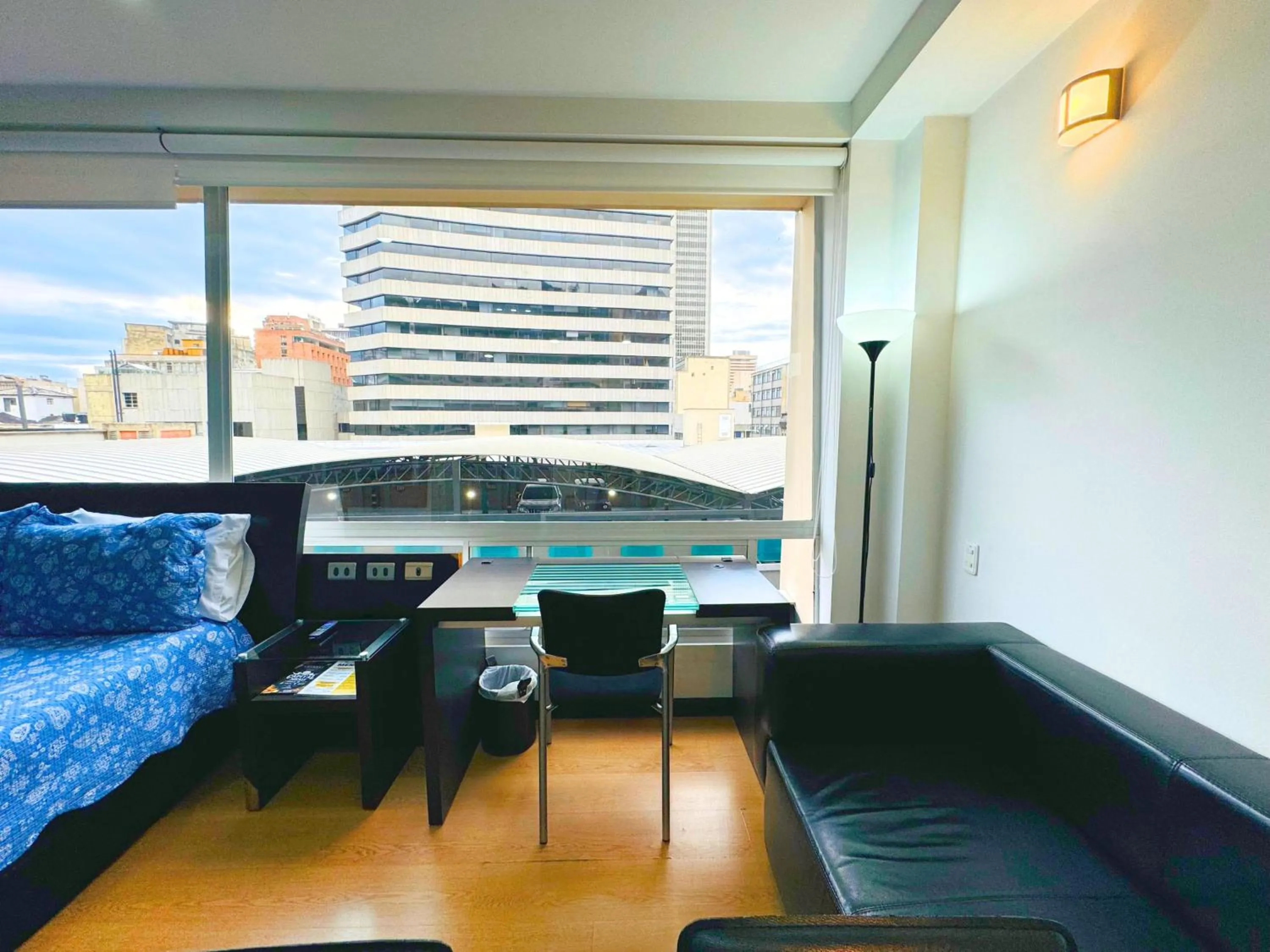 Seating area in Aparta Suite Continental Bogotá