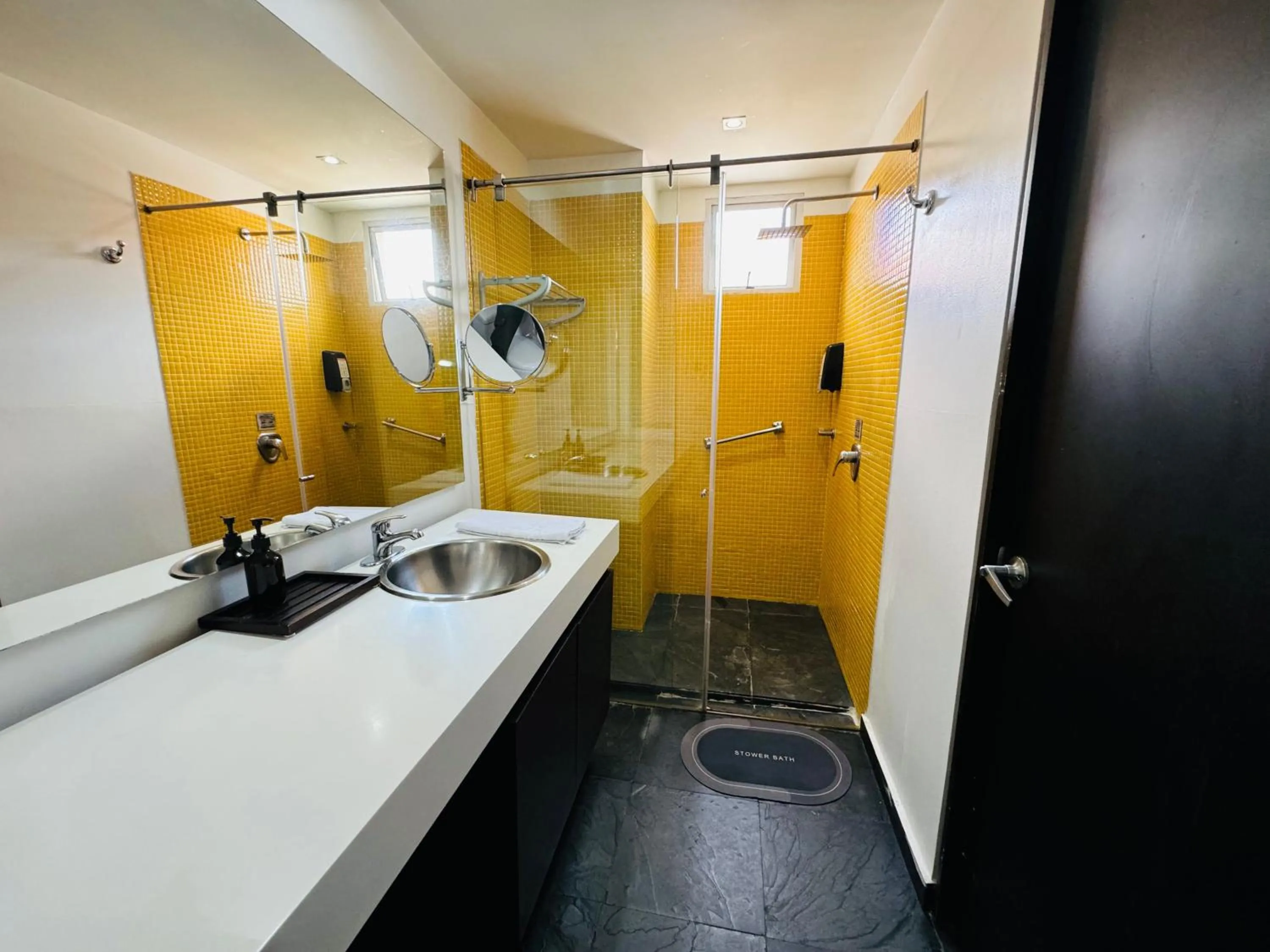 Shower in Aparta Suite Continental Bogotá