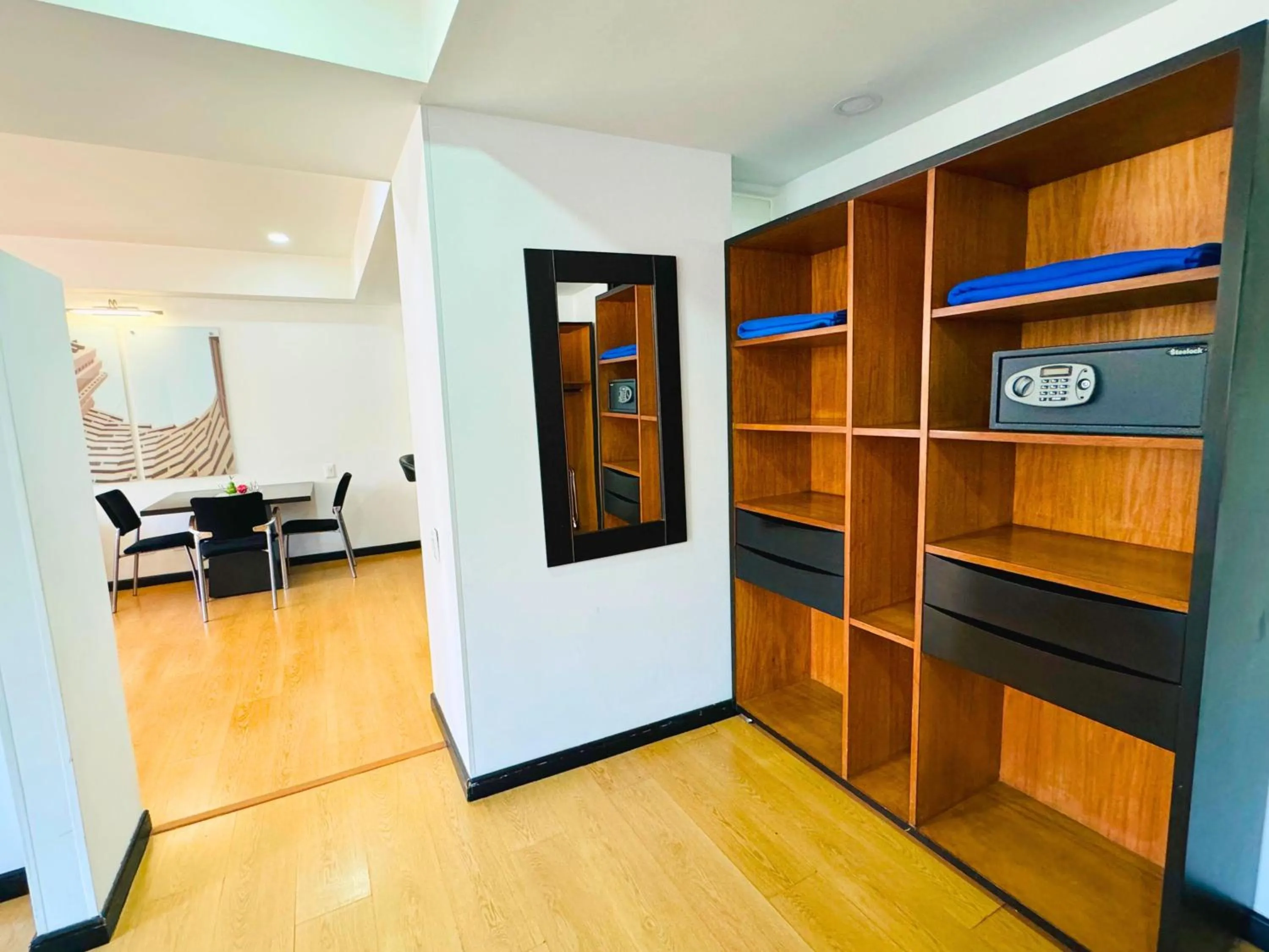 wardrobe in Aparta Suite Continental Bogotá