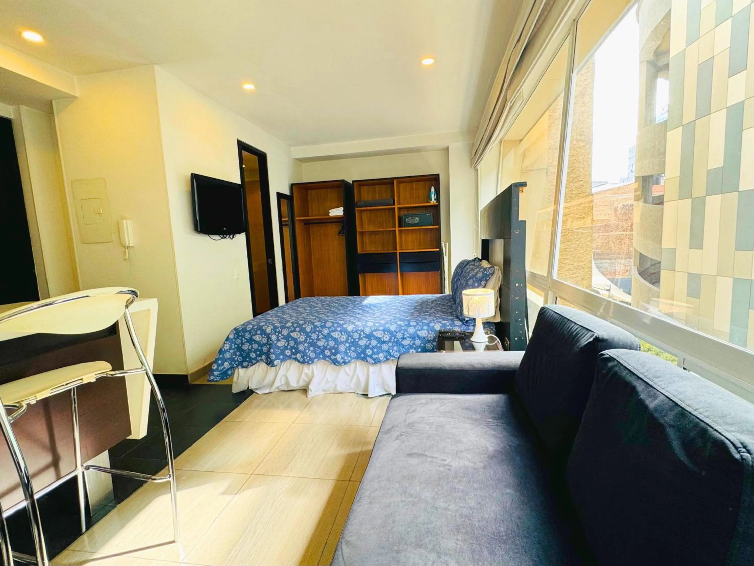 Photo of the whole room, Bed in Aparta Suite Continental Bogotá