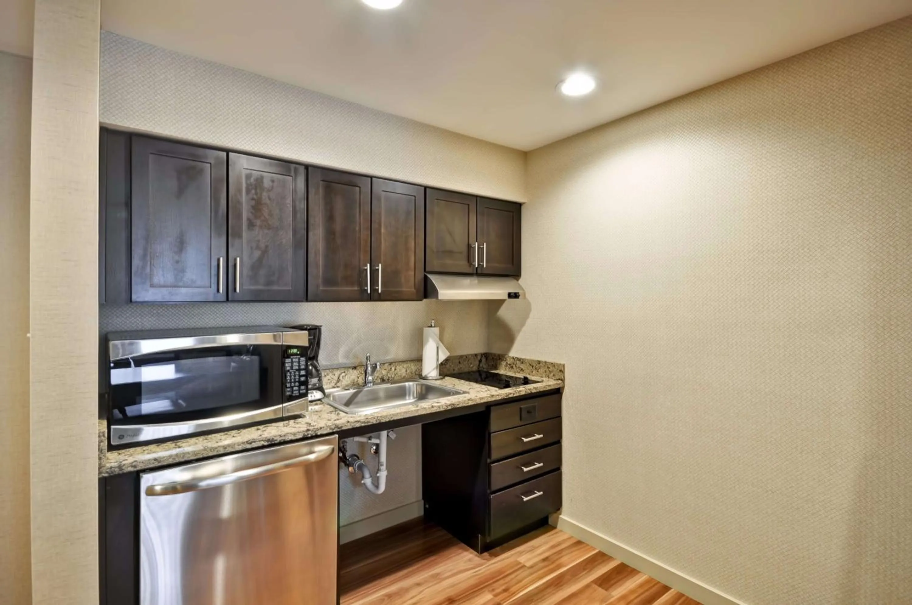 Kitchen or kitchenette in Homewood Suites by Hilton Hartford / Southington CT