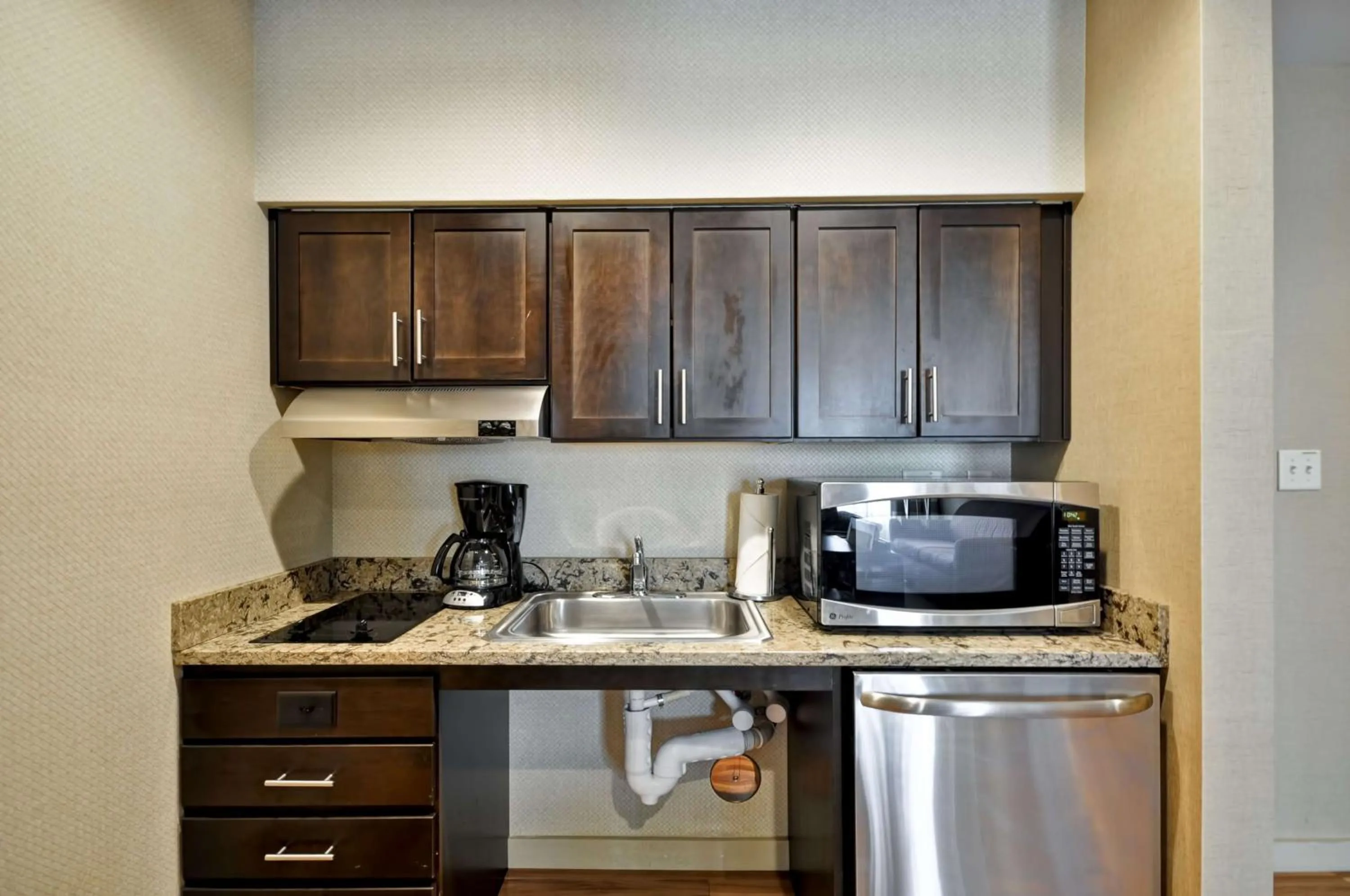Kitchen or kitchenette in Homewood Suites by Hilton Hartford / Southington CT