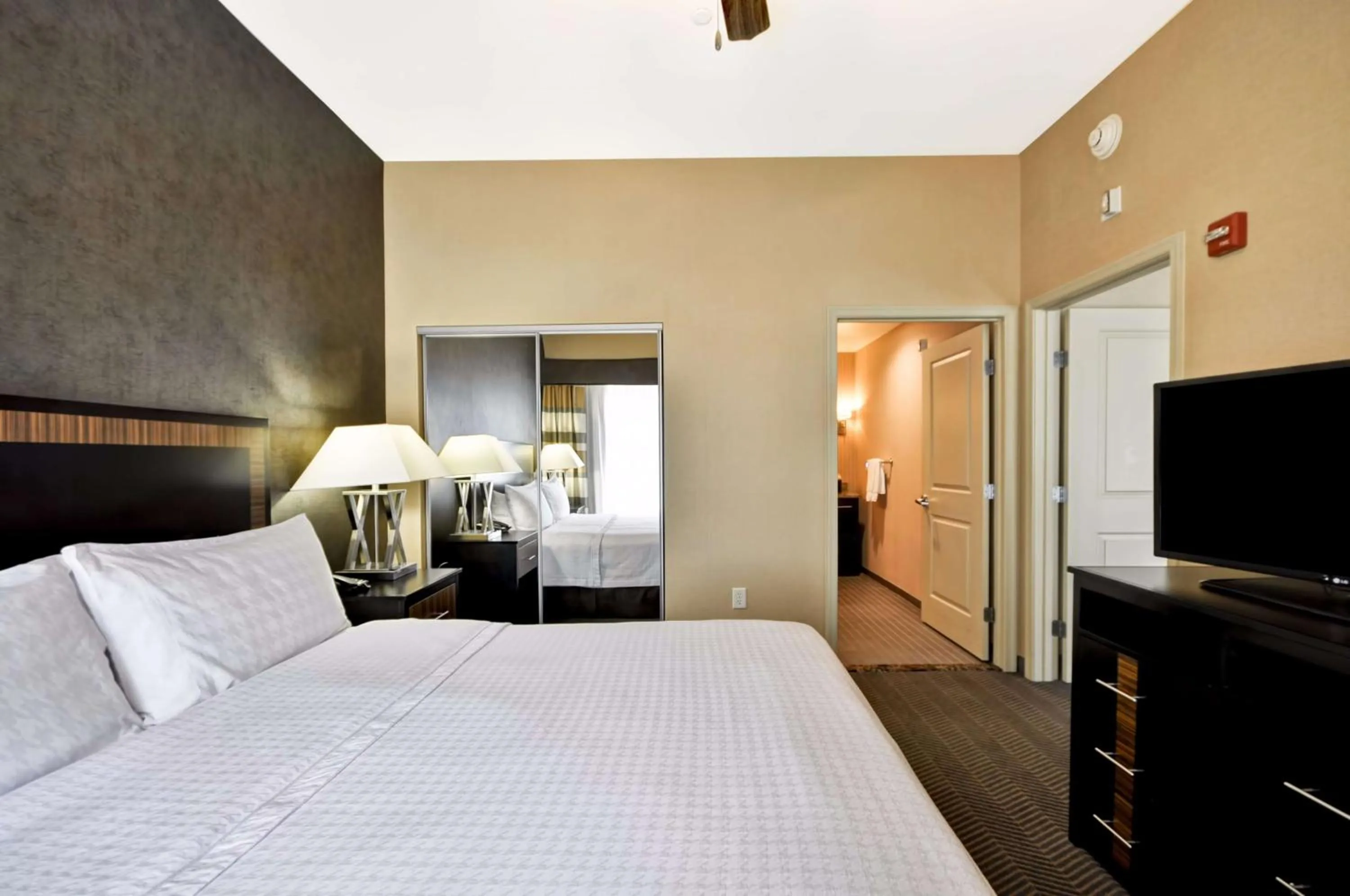 Bed in Homewood Suites by Hilton Hartford / Southington CT