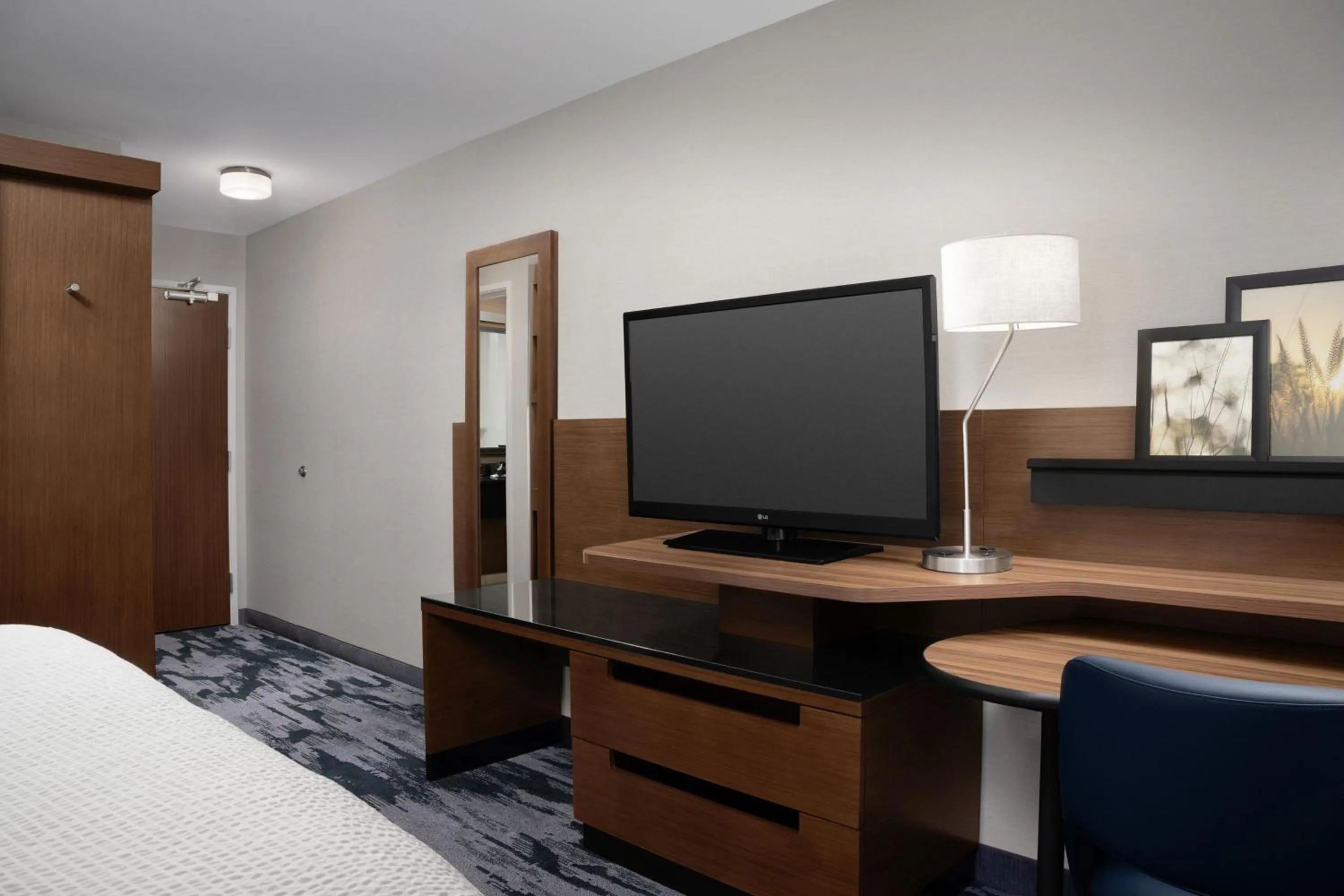 Photo of the whole room, Bed in Fairfield Inn & Suites By Marriott Sioux Falls Airport