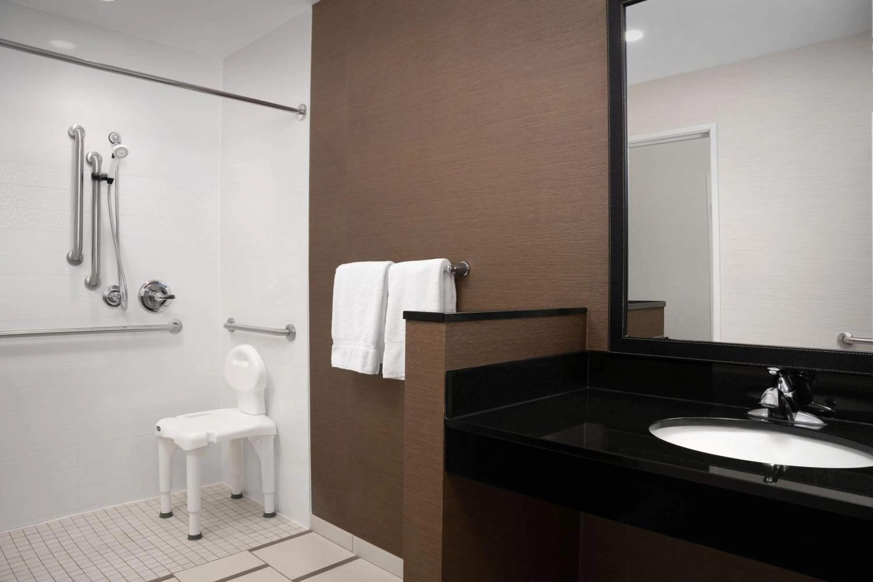 Bathroom in Fairfield Inn & Suites By Marriott Sioux Falls Airport