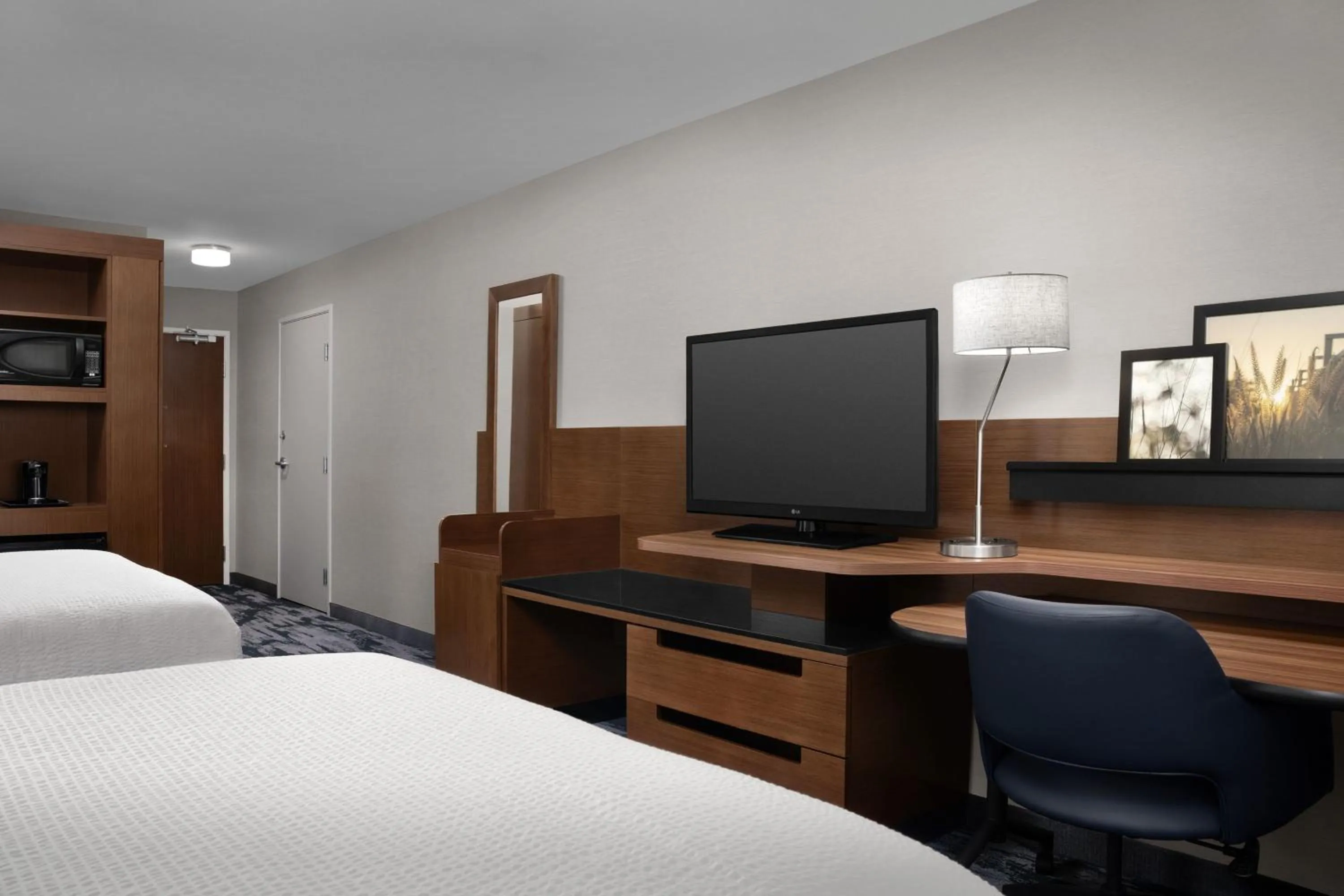 Photo of the whole room, Bed in Fairfield Inn & Suites By Marriott Sioux Falls Airport