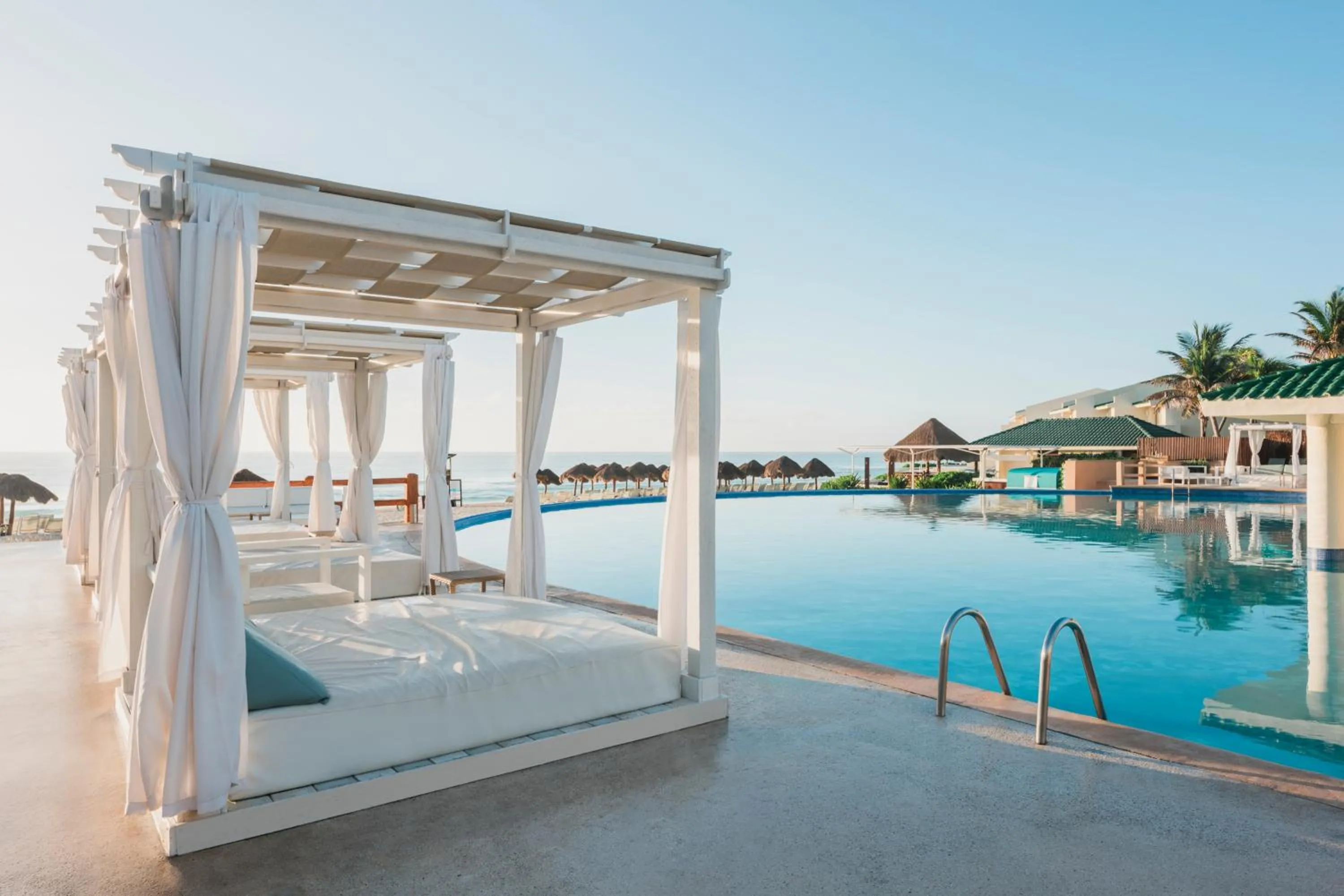 Swimming pool in Iberostar Selection Cancun - All Inclusive