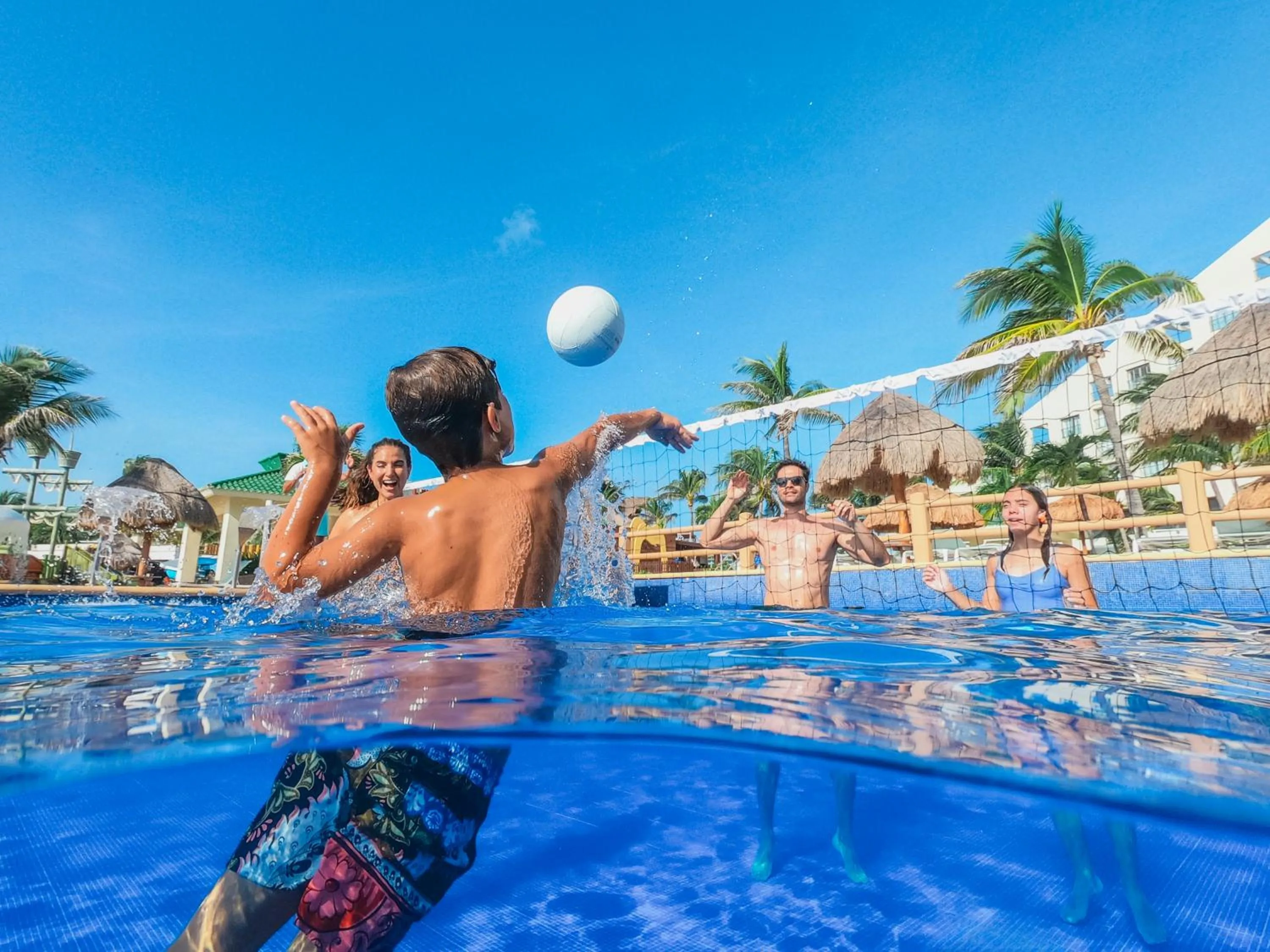 Swimming pool in Iberostar Selection Cancun - All Inclusive