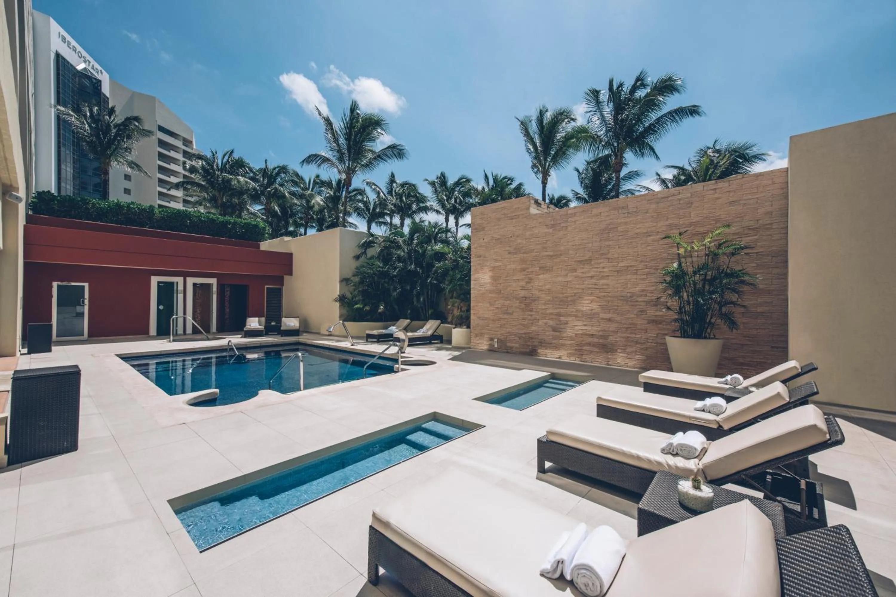 Swimming pool in Iberostar Selection Cancun - All Inclusive