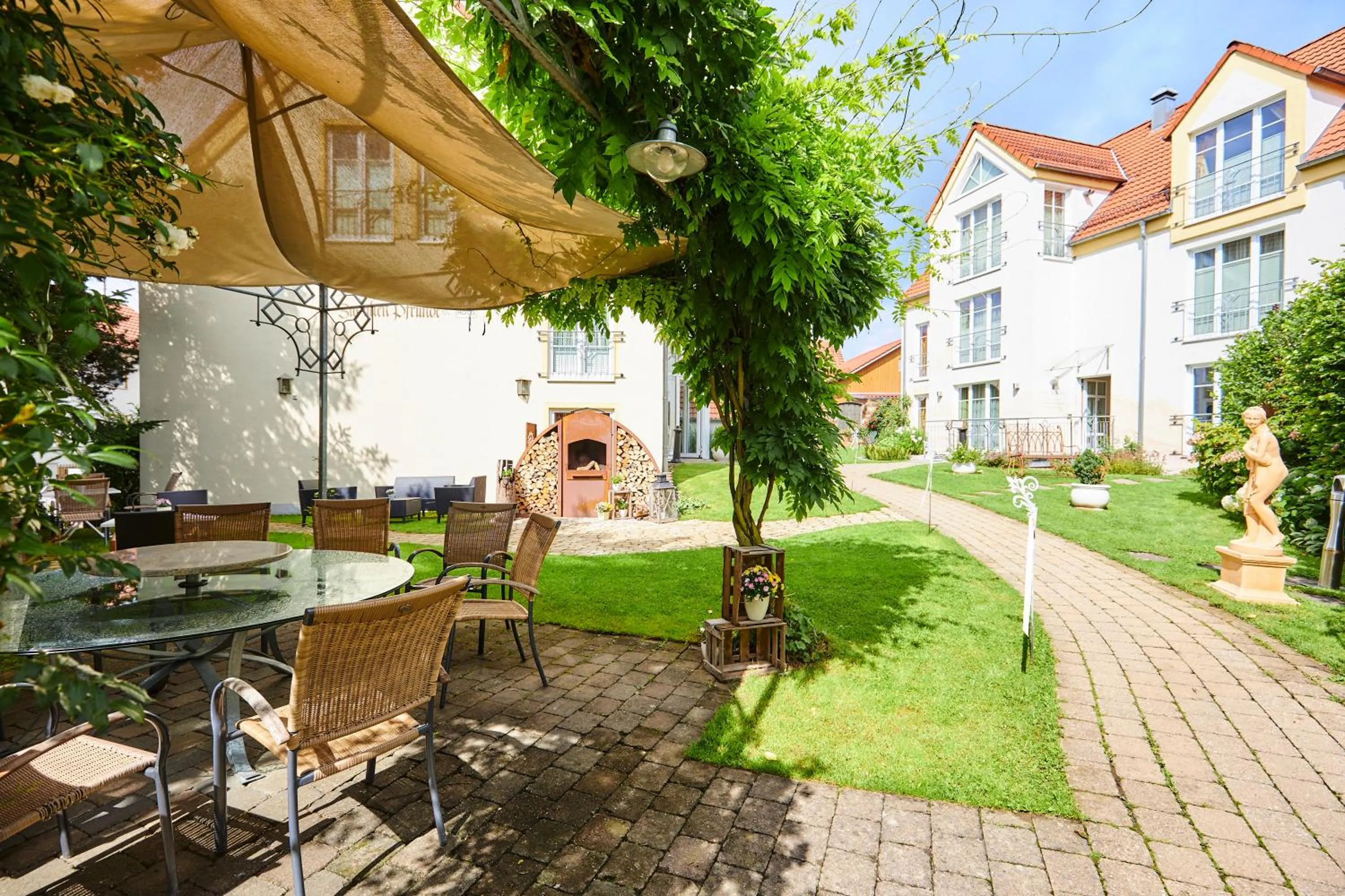 Patio in Flair Hotel Zum Schwarzen Reiter