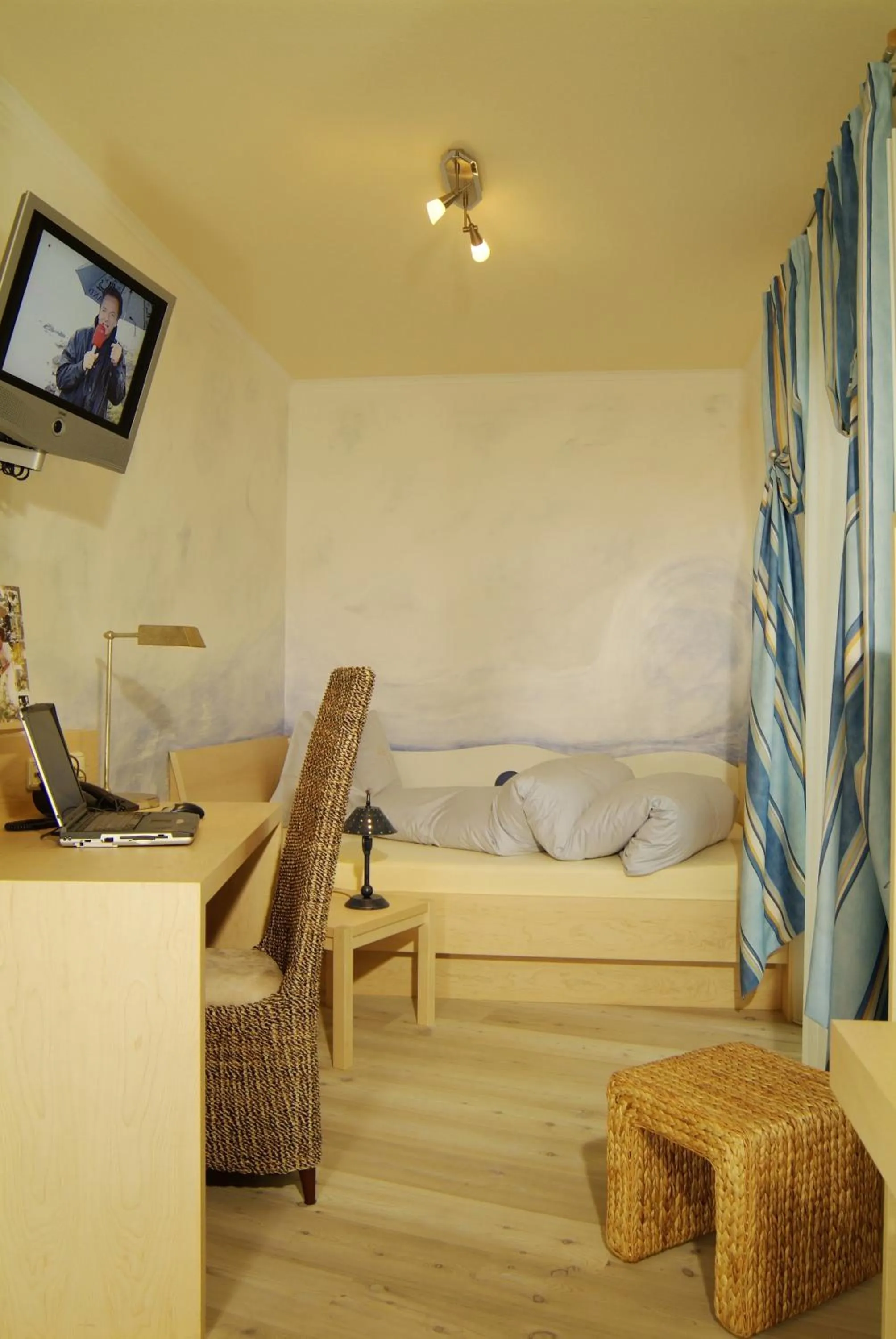 Photo of the whole room, Bed in Flair Hotel Zum Schwarzen Reiter