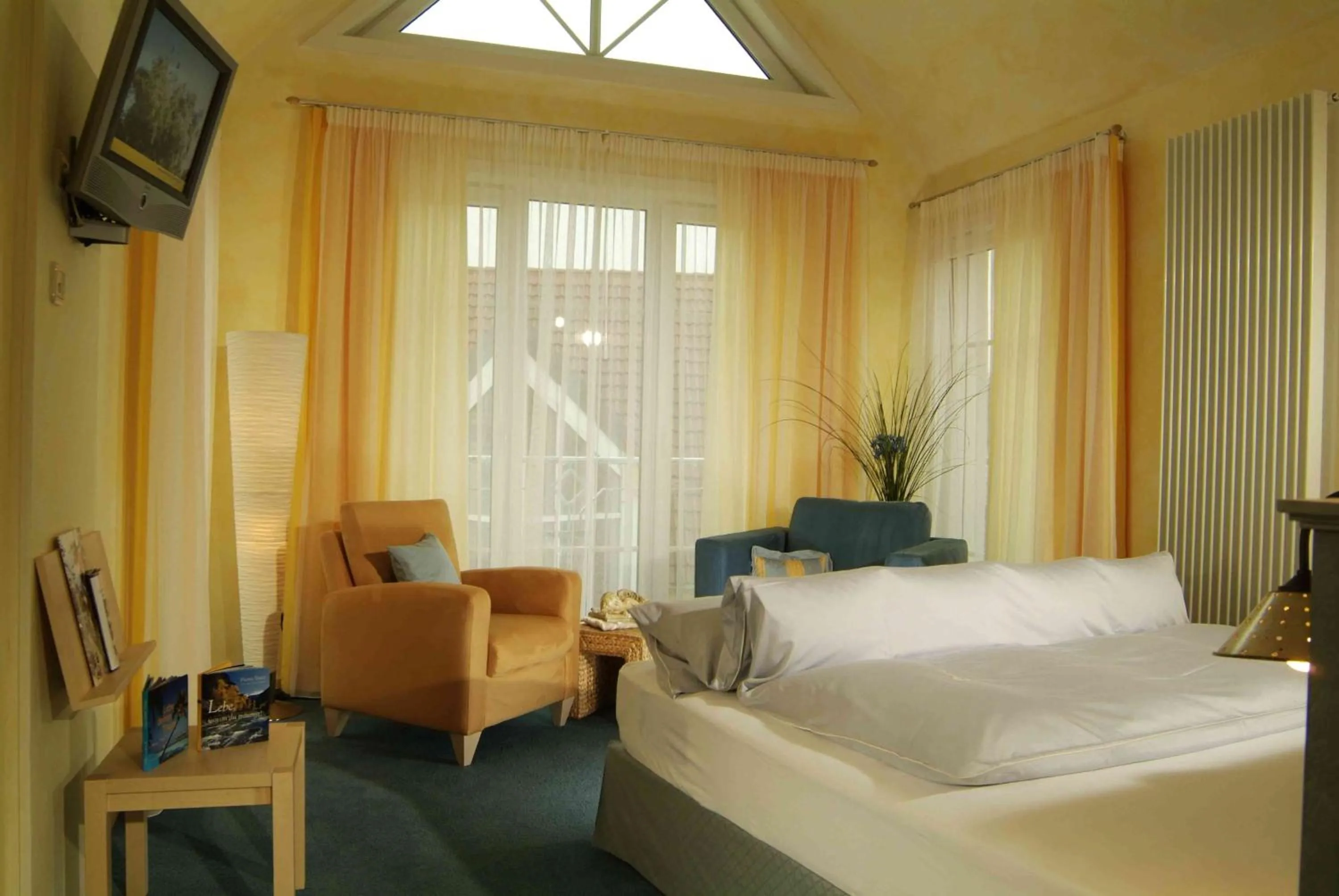 Photo of the whole room, Bed in Flair Hotel Zum Schwarzen Reiter