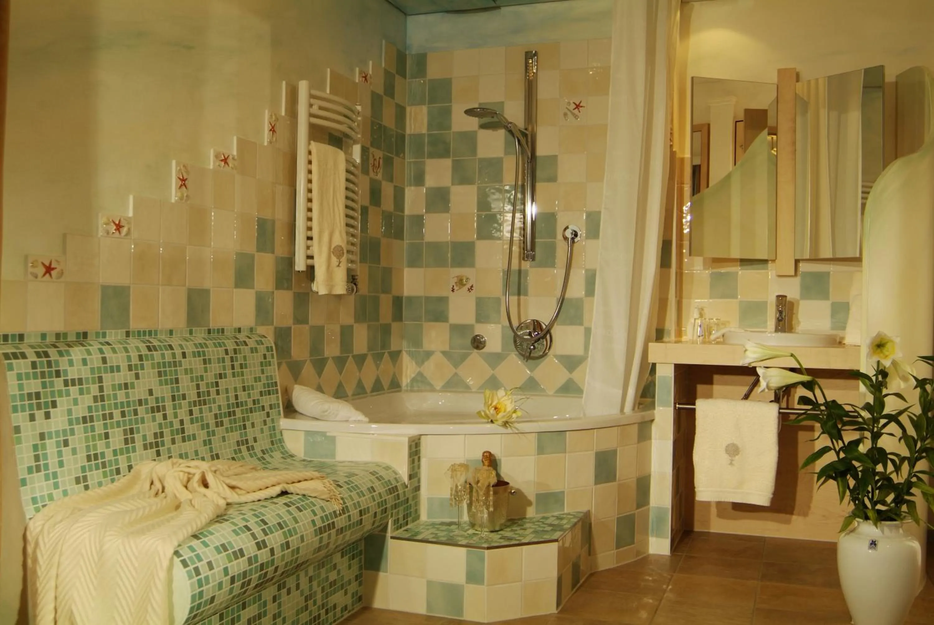 Photo of the whole room, Bed in Flair Hotel Zum Schwarzen Reiter