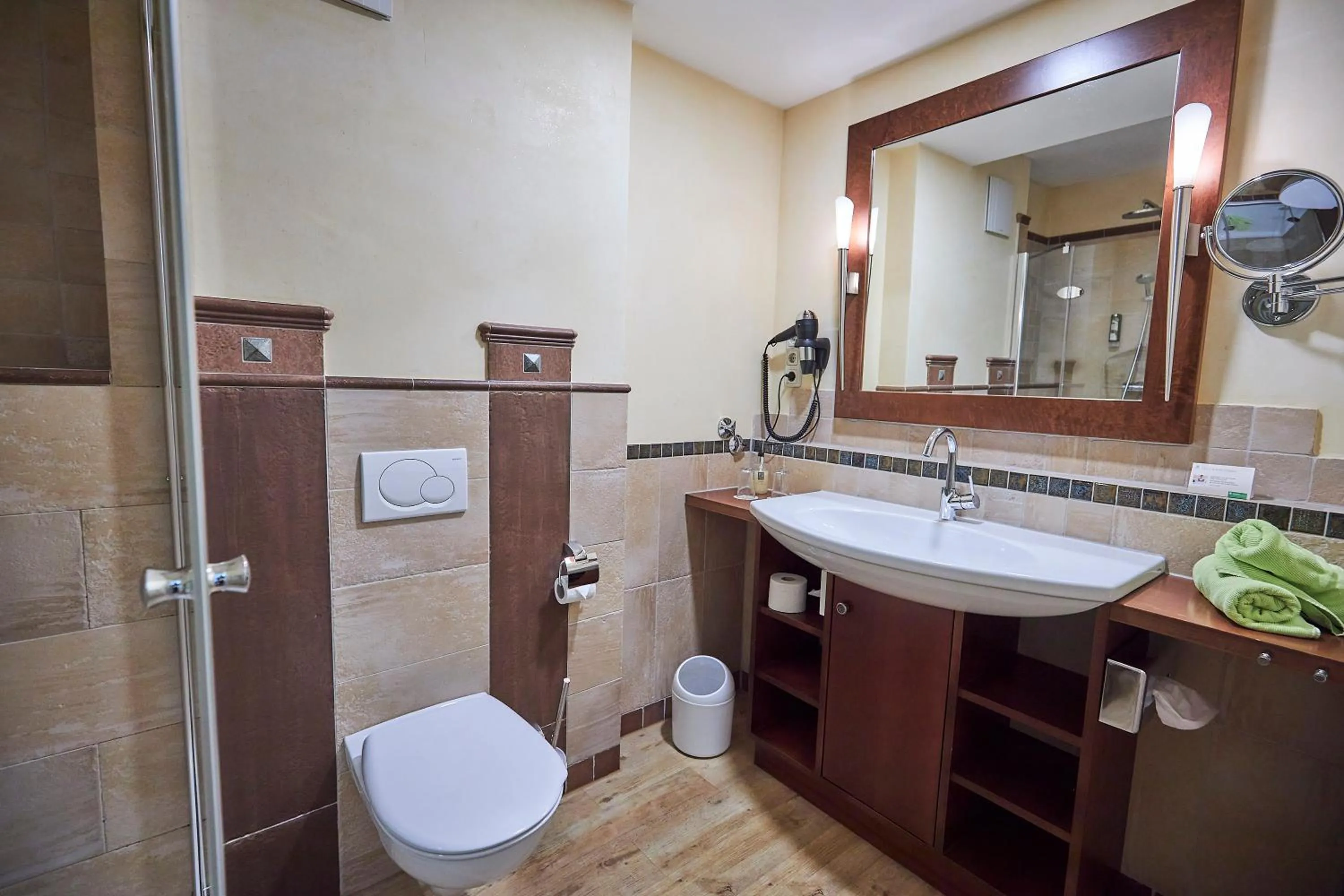 Bathroom in Flair Hotel Zum Schwarzen Reiter