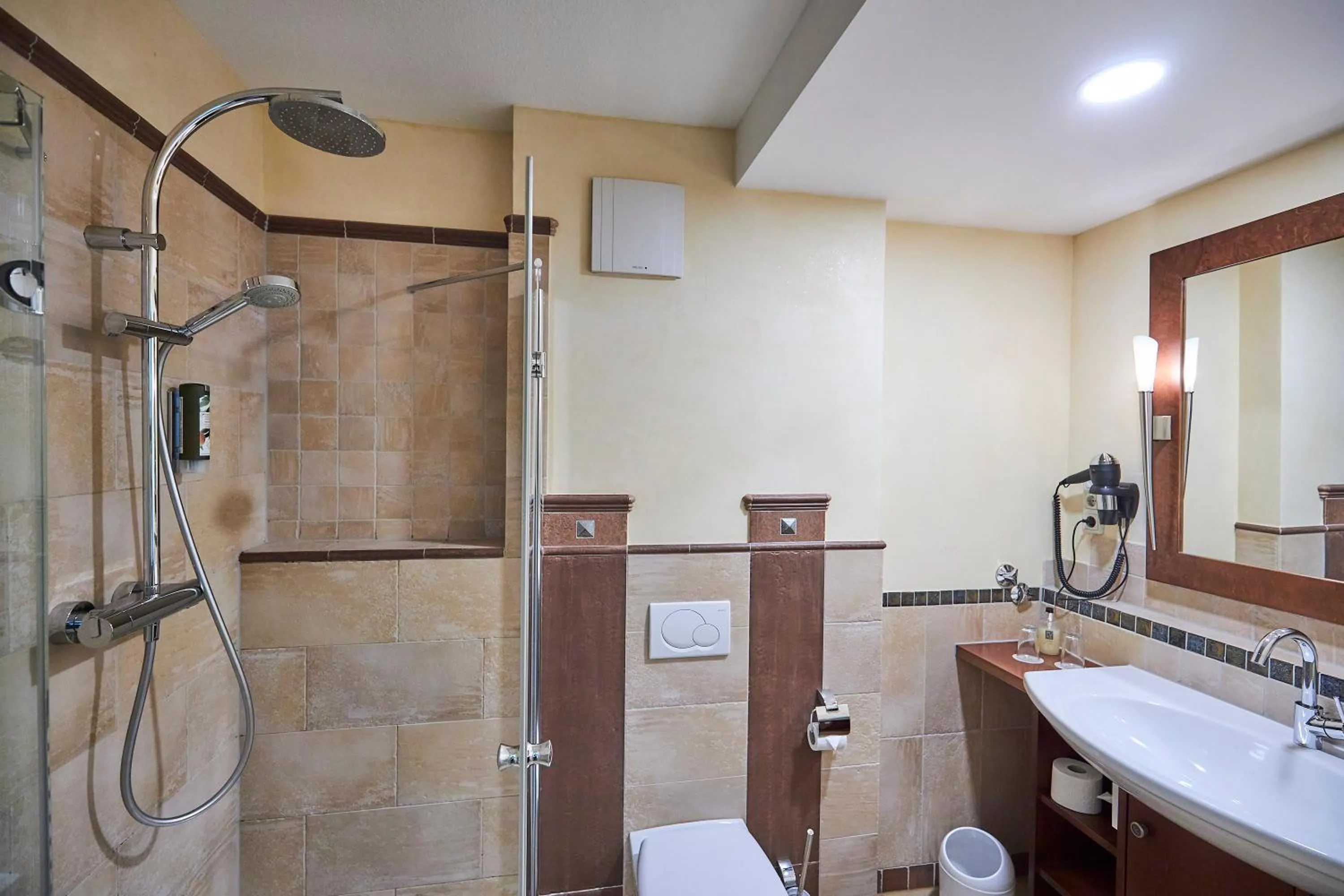 Bathroom in Flair Hotel Zum Schwarzen Reiter